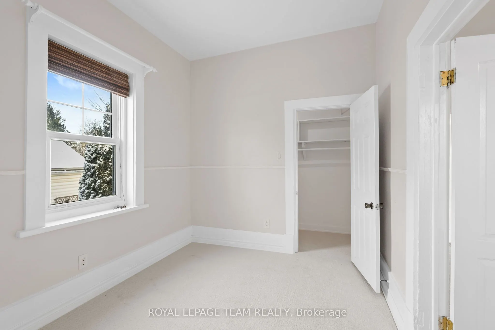 5584 Manotick Main Street