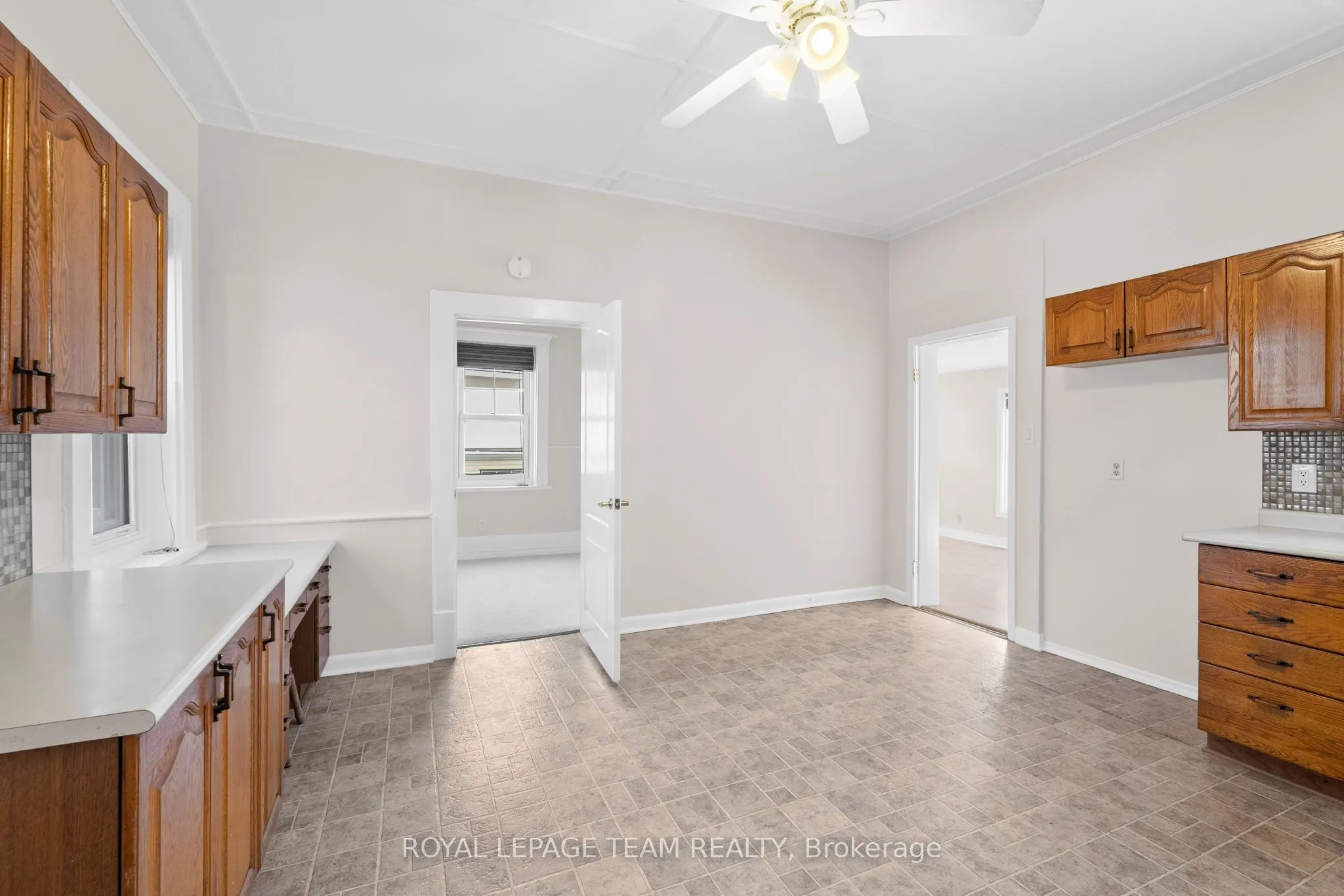 5584 Manotick Main Street