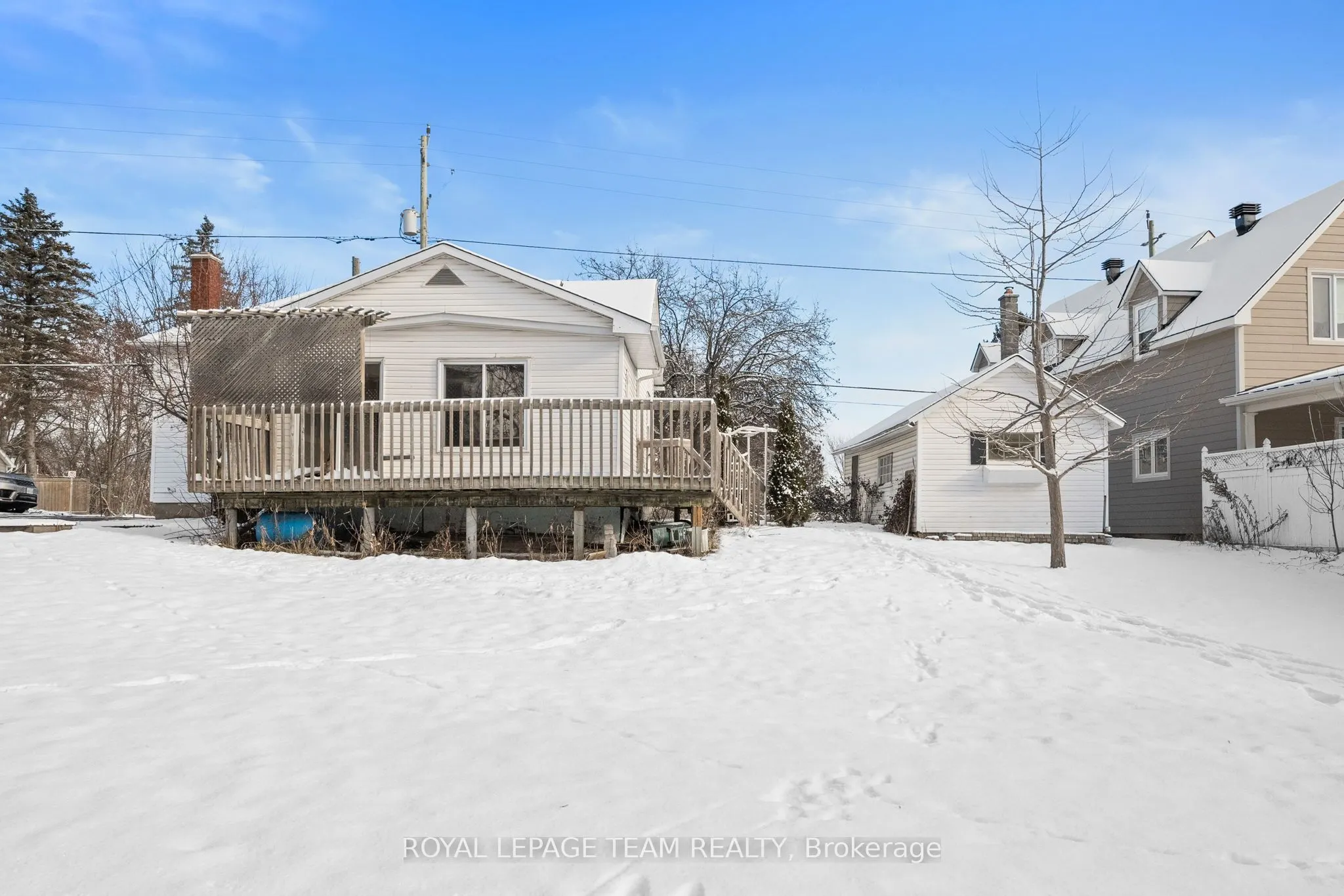 5584 Manotick Main Street