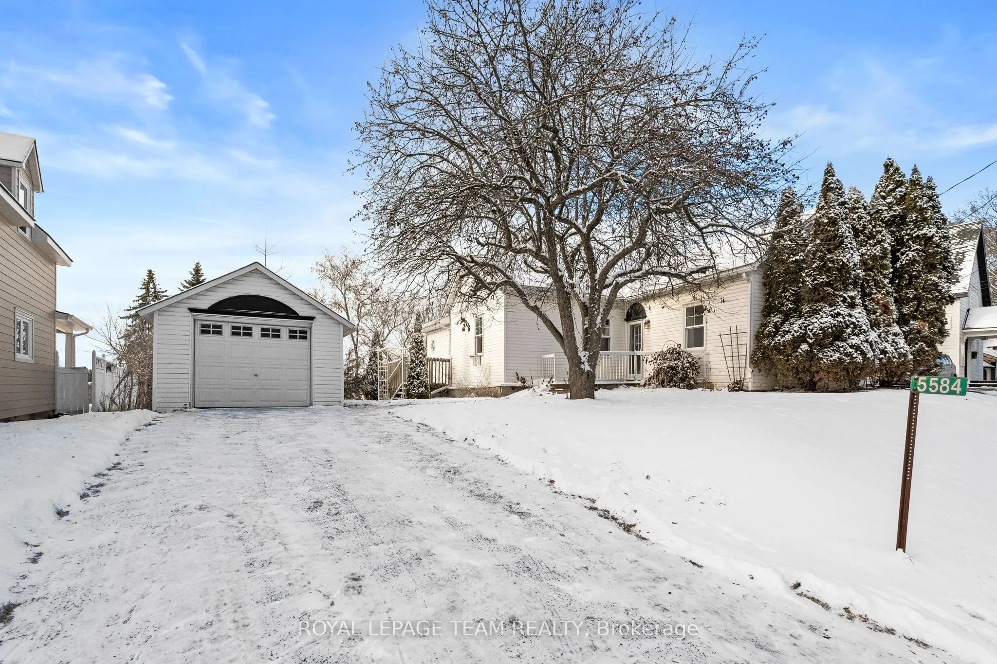 5584 Manotick Main Street