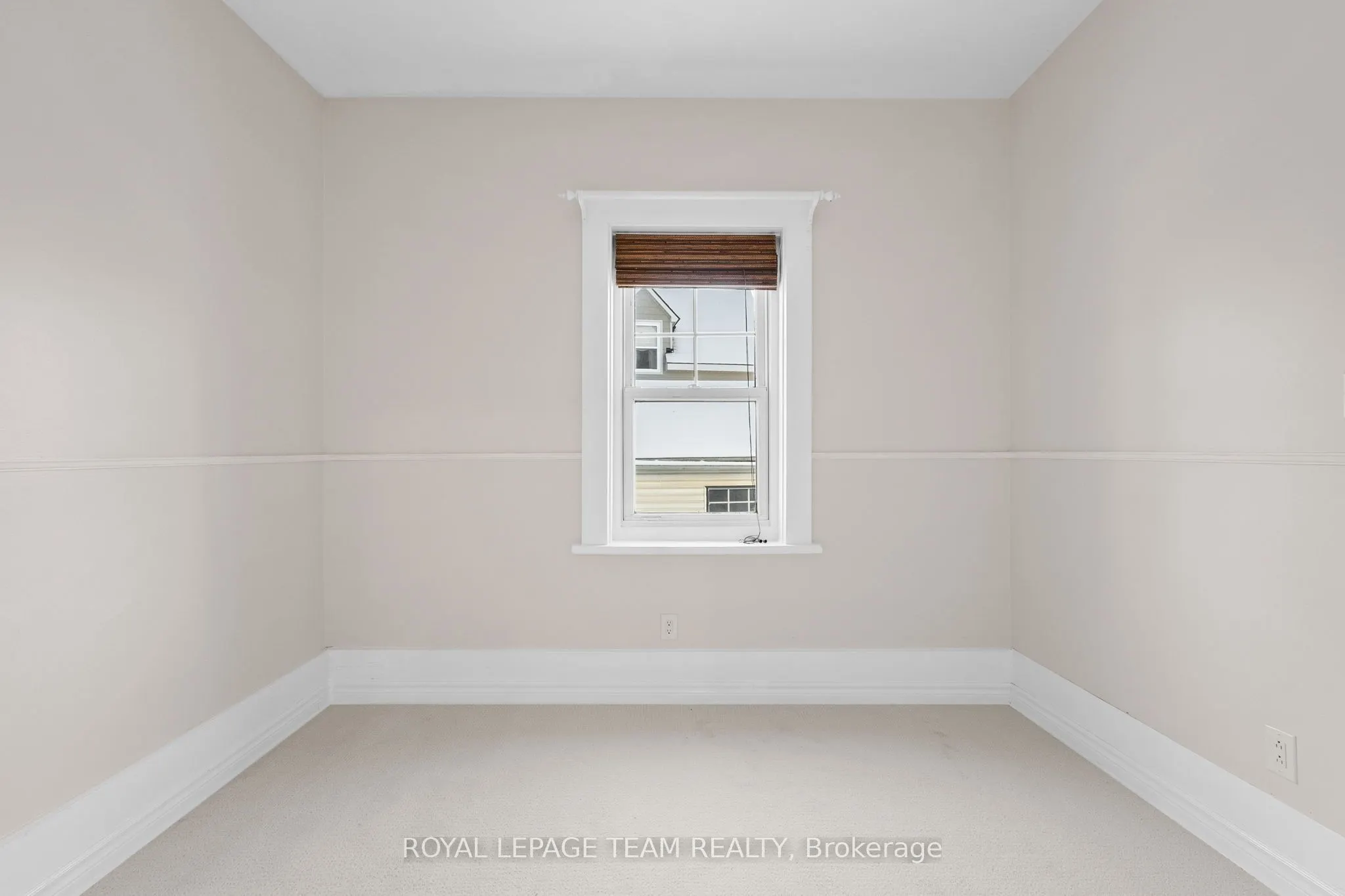 5584 Manotick Main Street