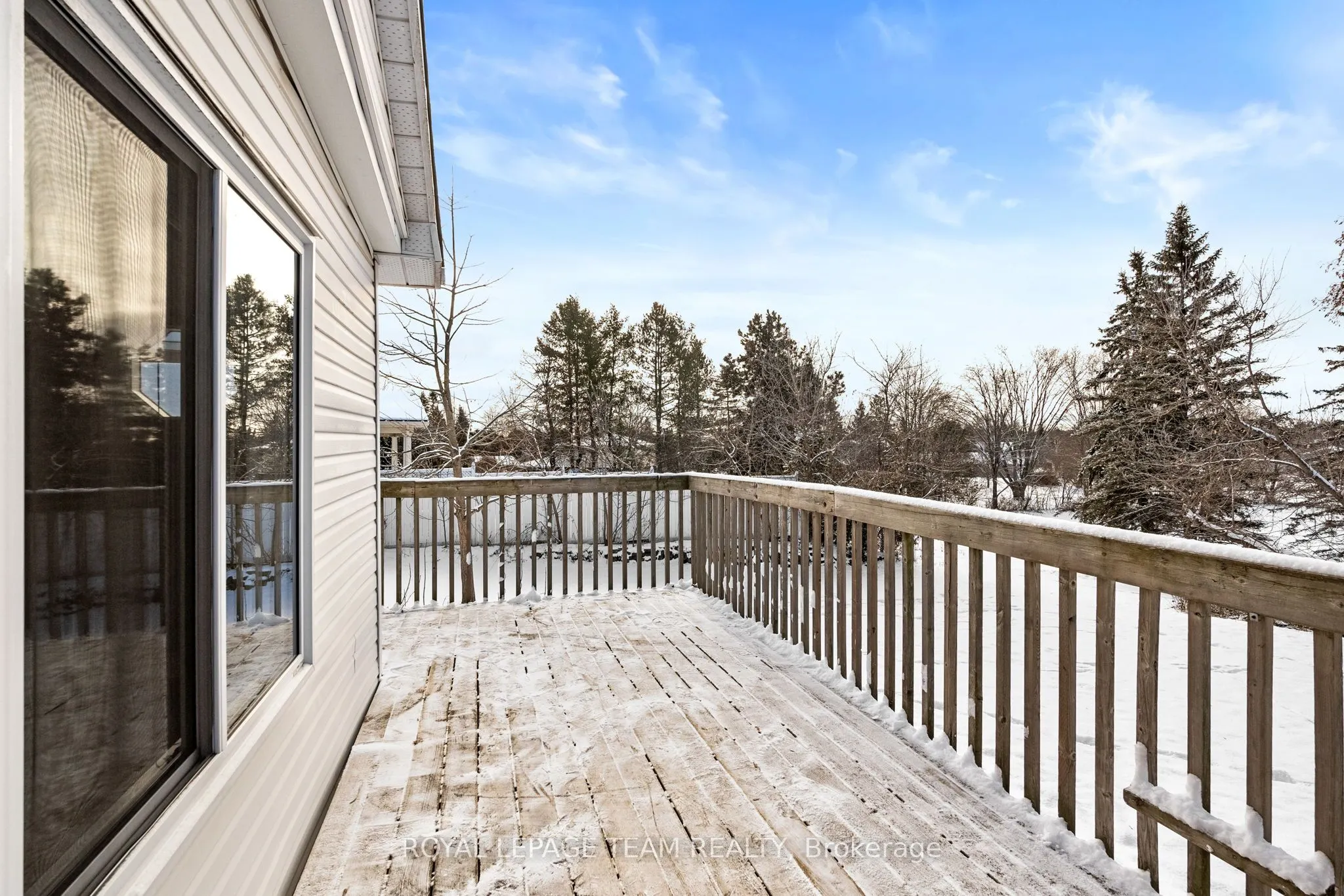 5584 Manotick Main Street
