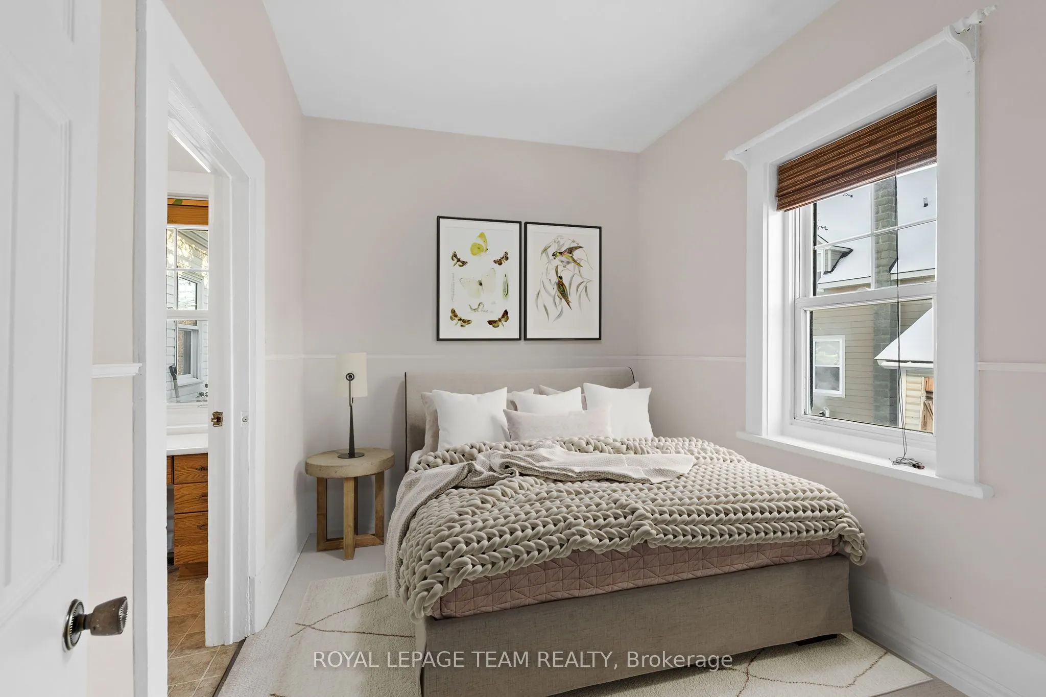 5584 Manotick Main Street