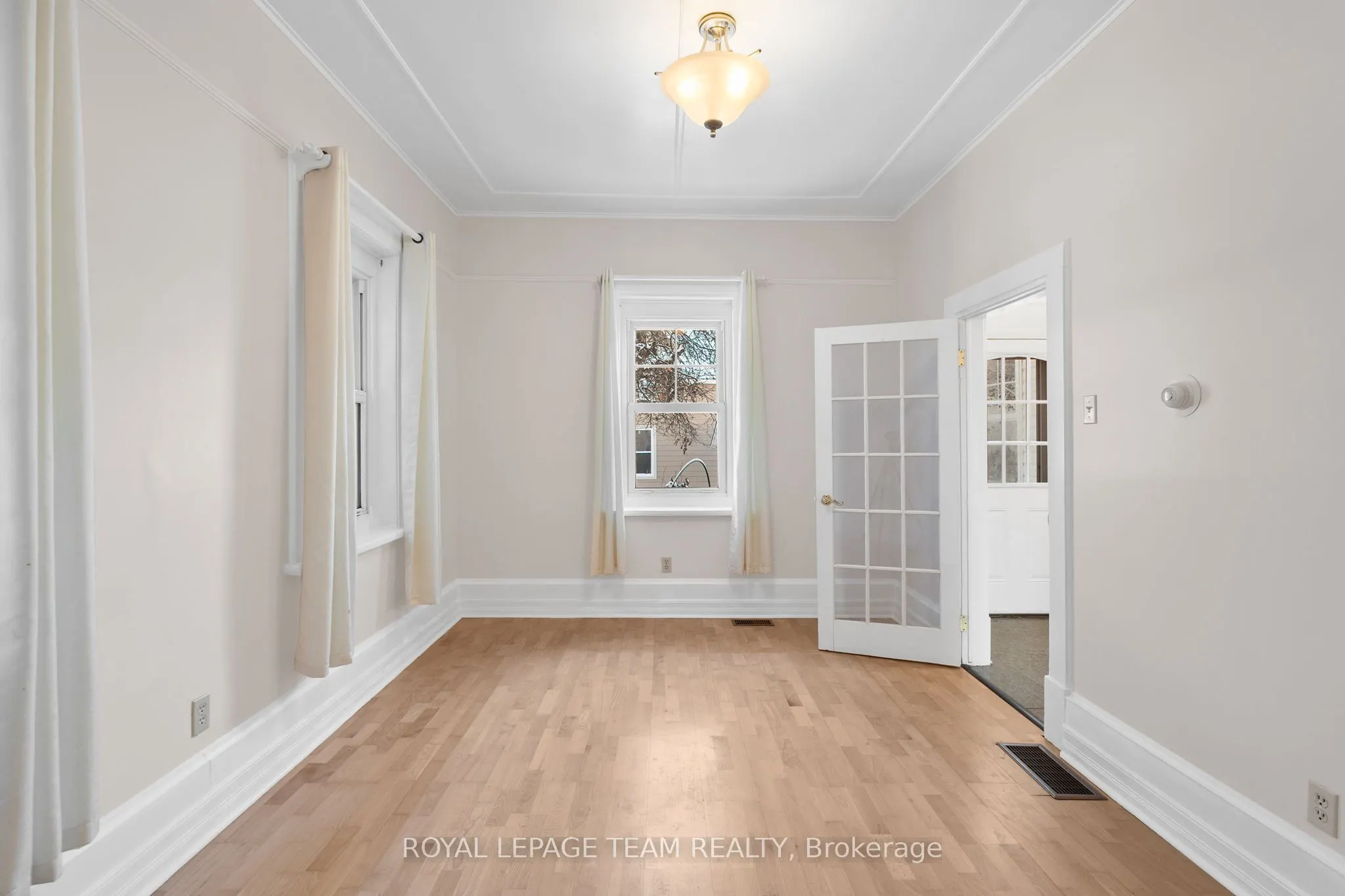 5584 Manotick Main Street
