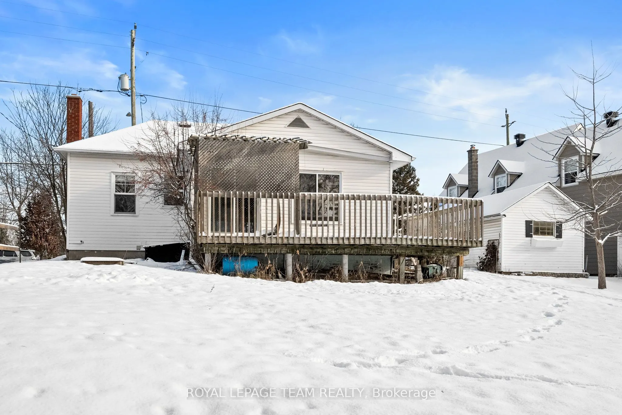 5584 Manotick Main Street