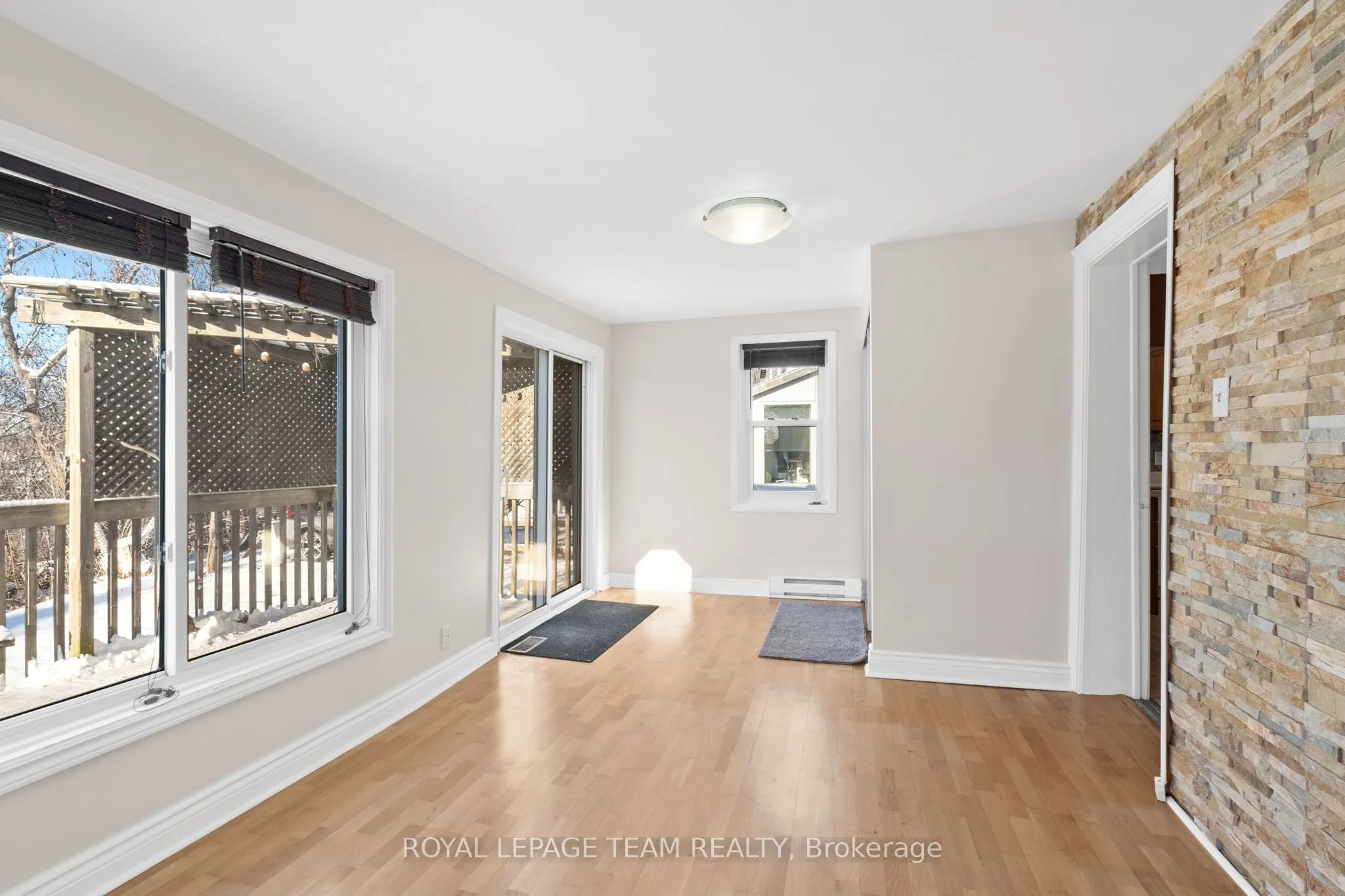5584 Manotick Main Street