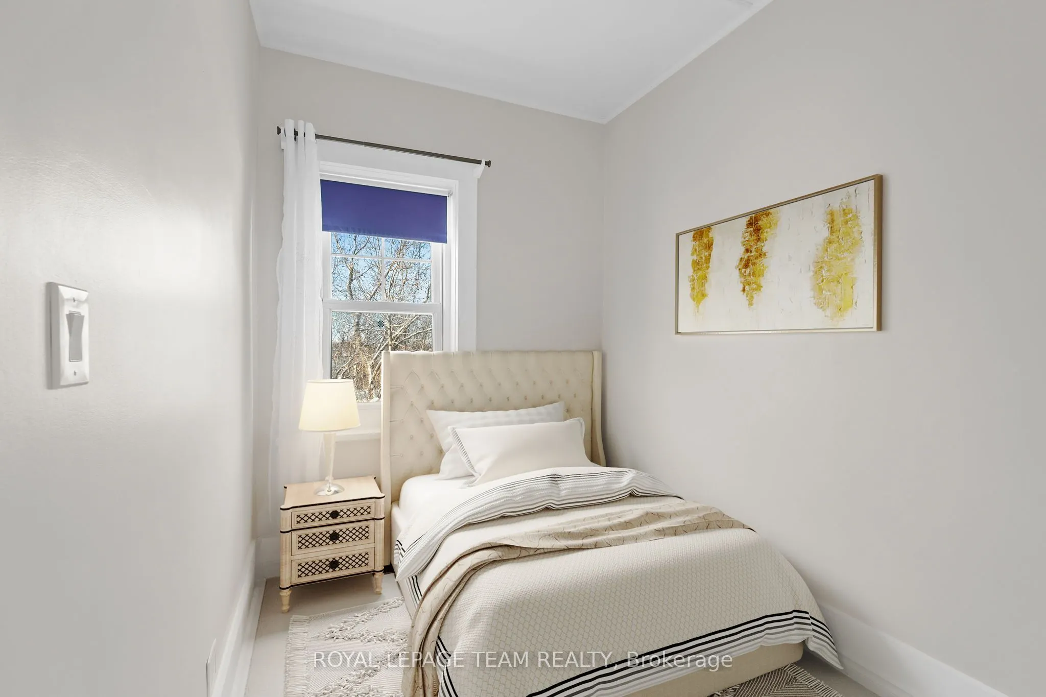 5584 Manotick Main Street