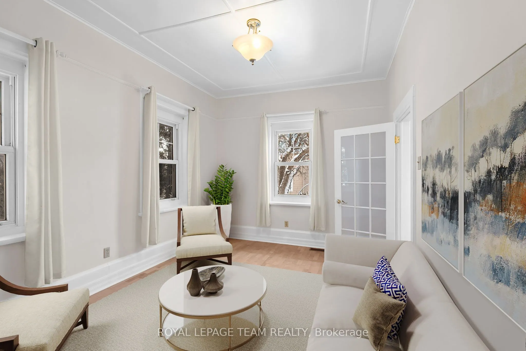 5584 Manotick Main Street