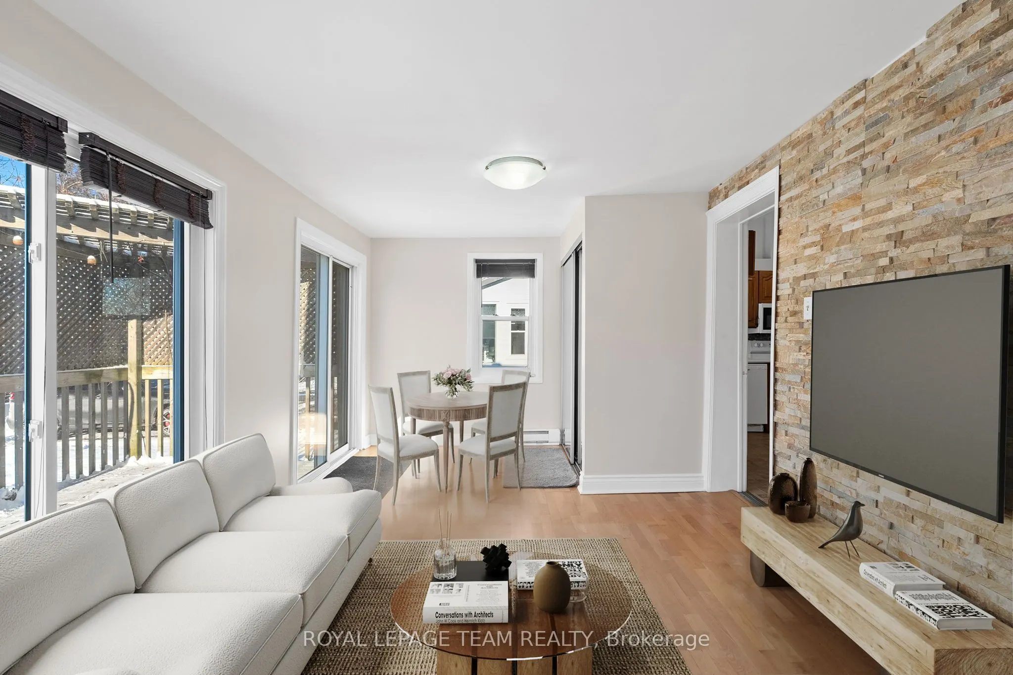 5584 Manotick Main Street