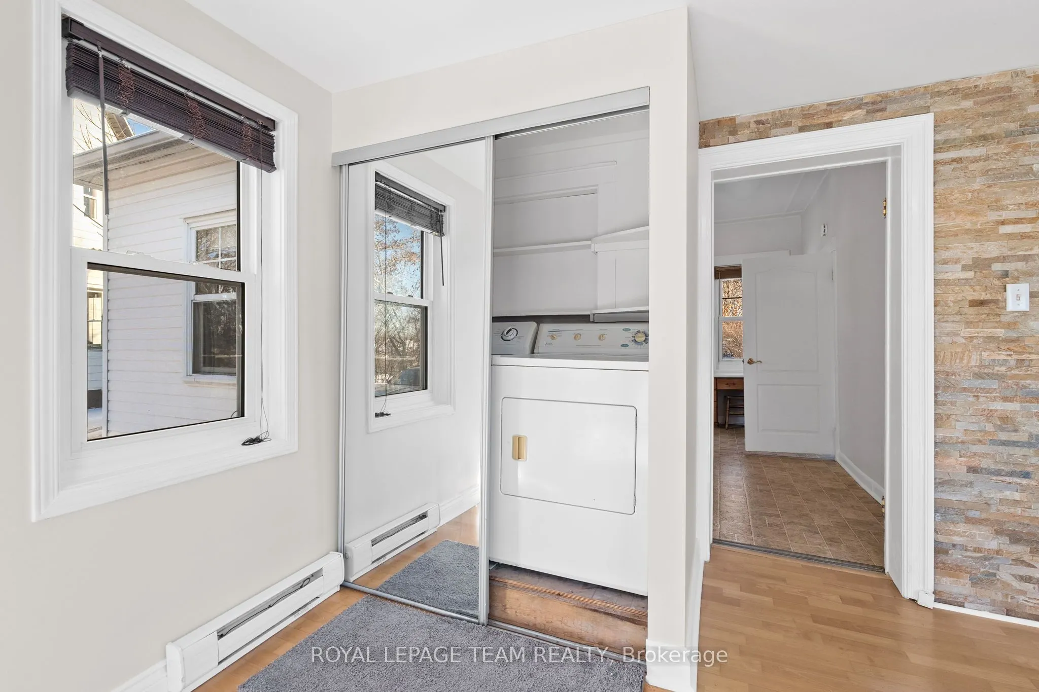 5584 Manotick Main Street