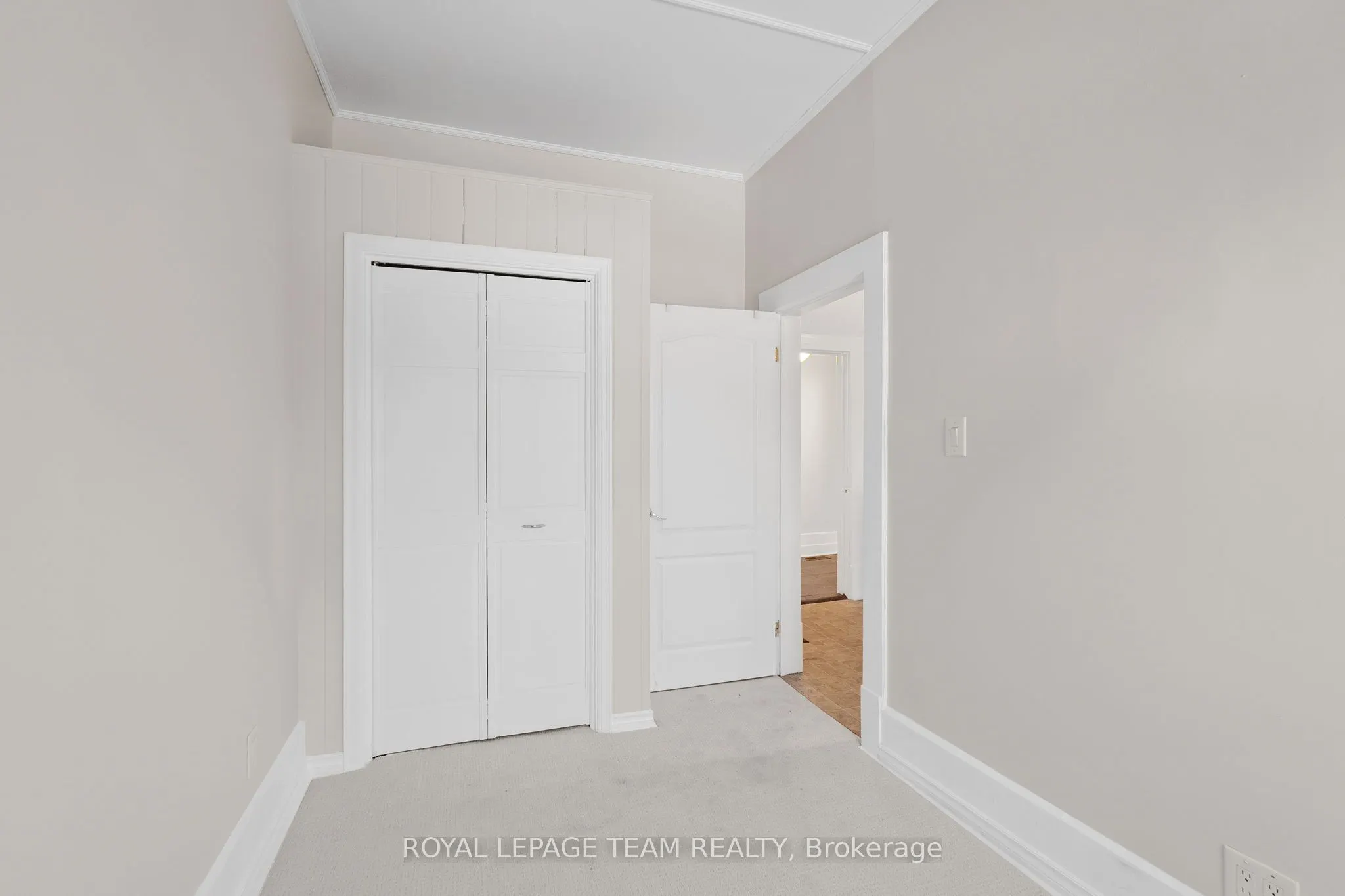 5584 Manotick Main Street