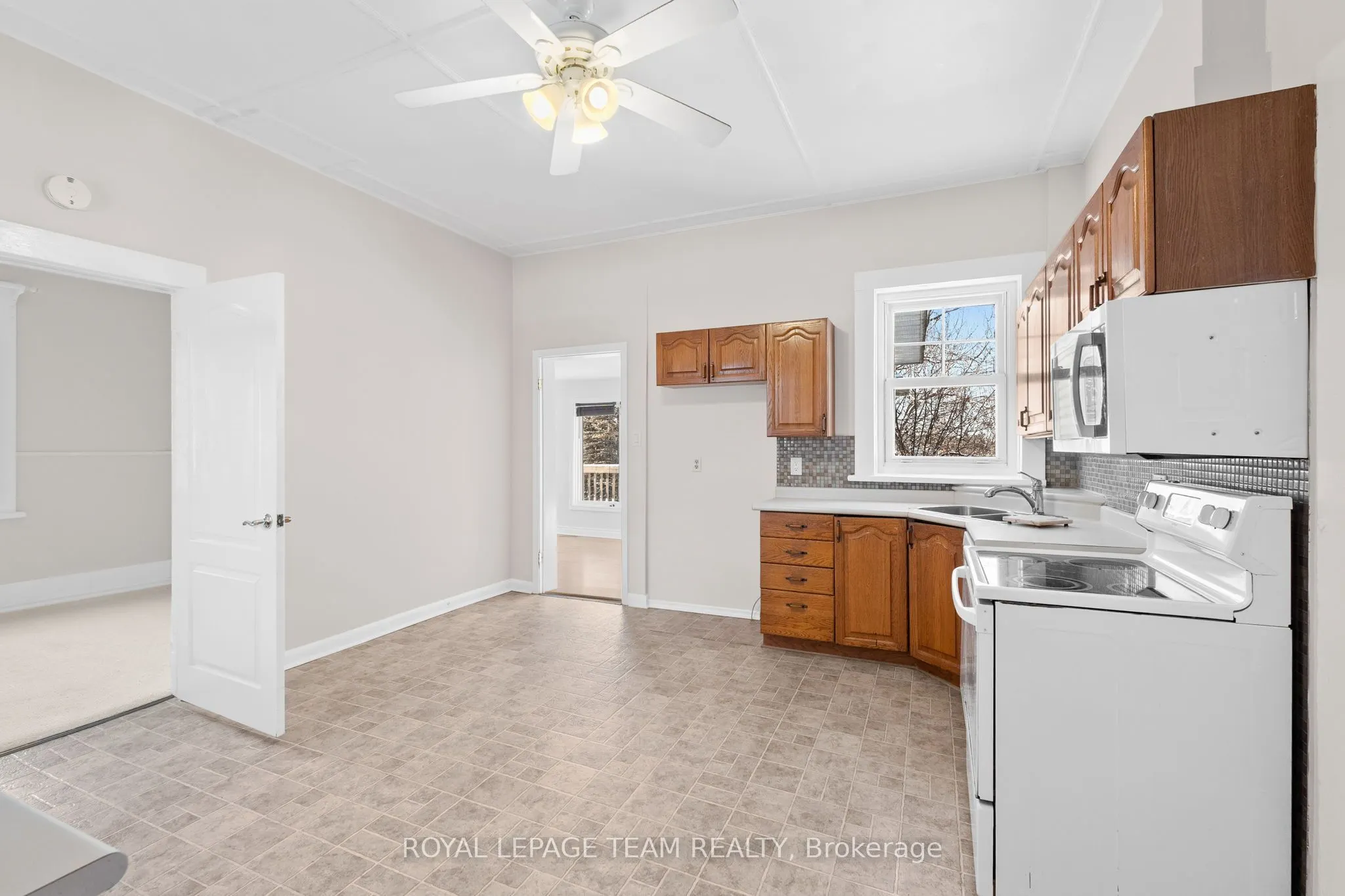 5584 Manotick Main Street