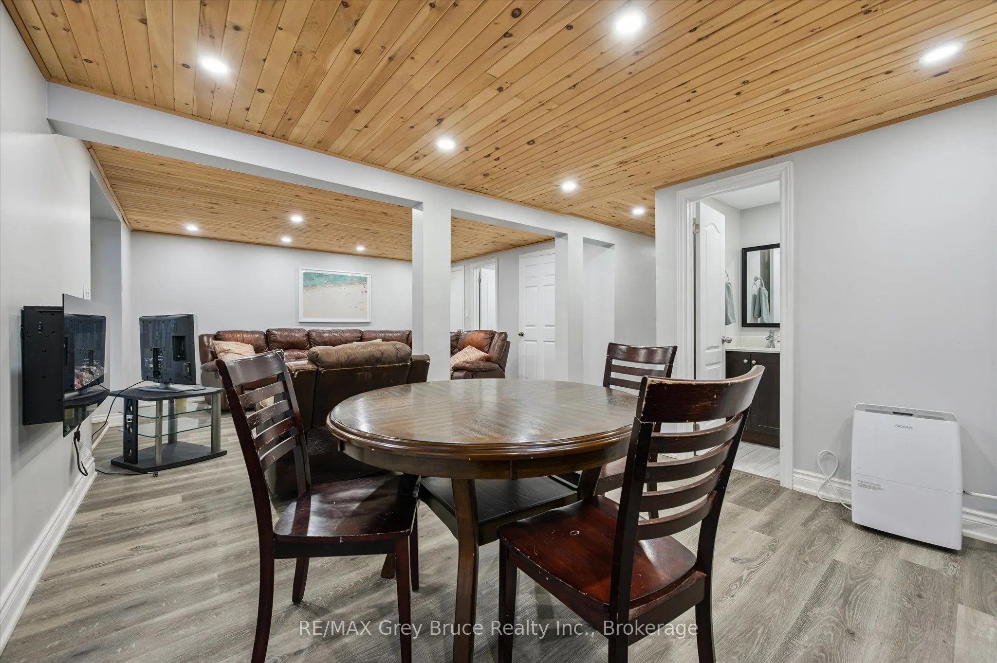 3 Sugarbush Road