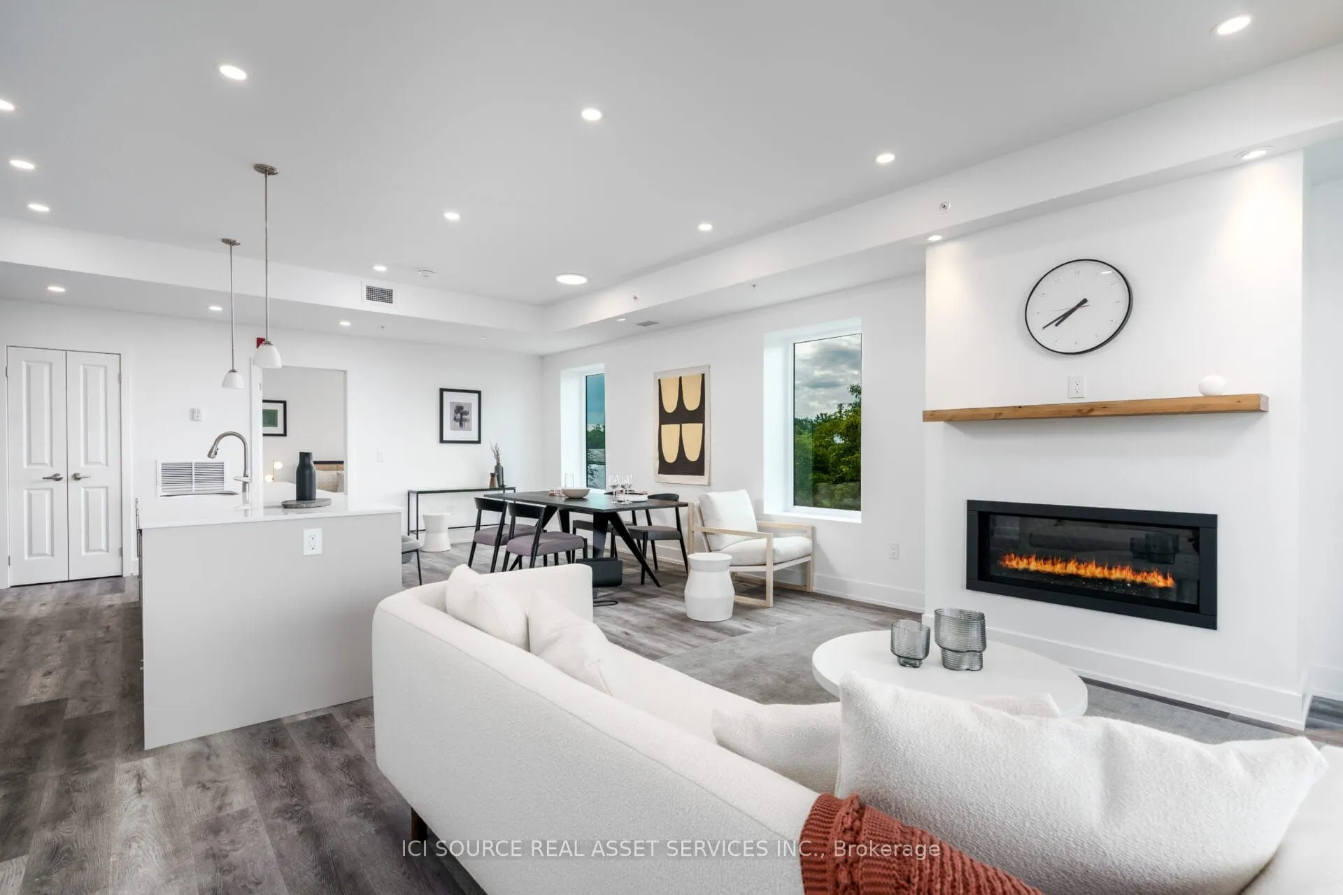 19B West Street N #208