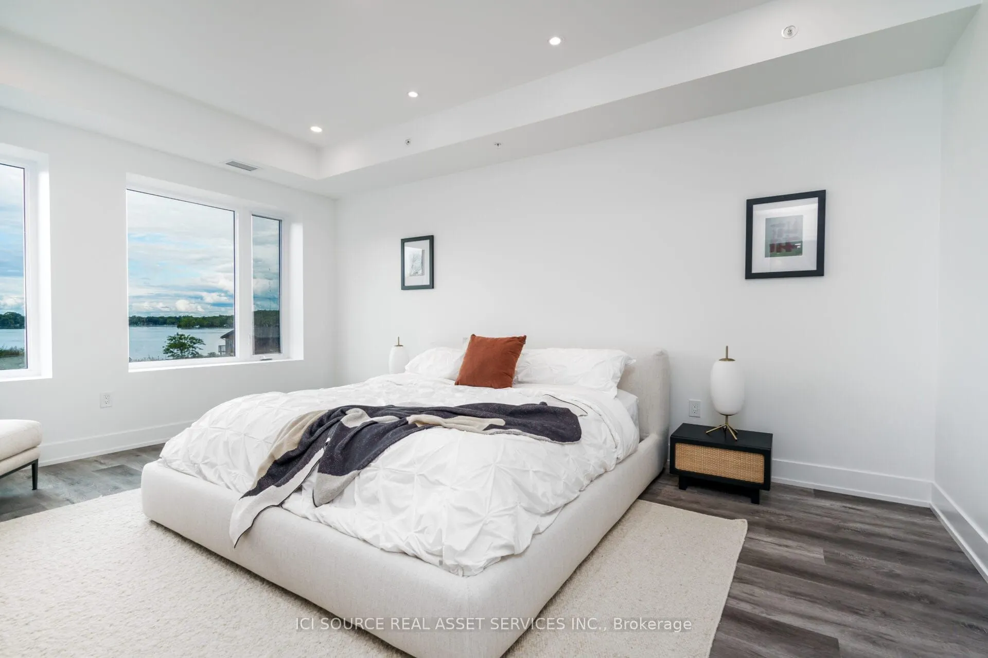 19B West Street N #208