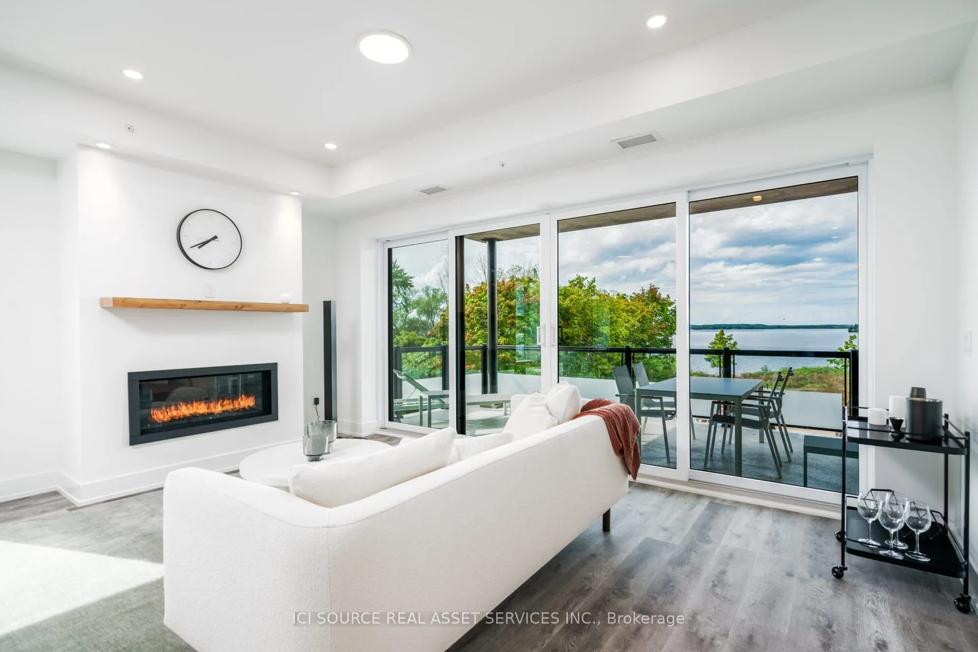 19B West Street N #208