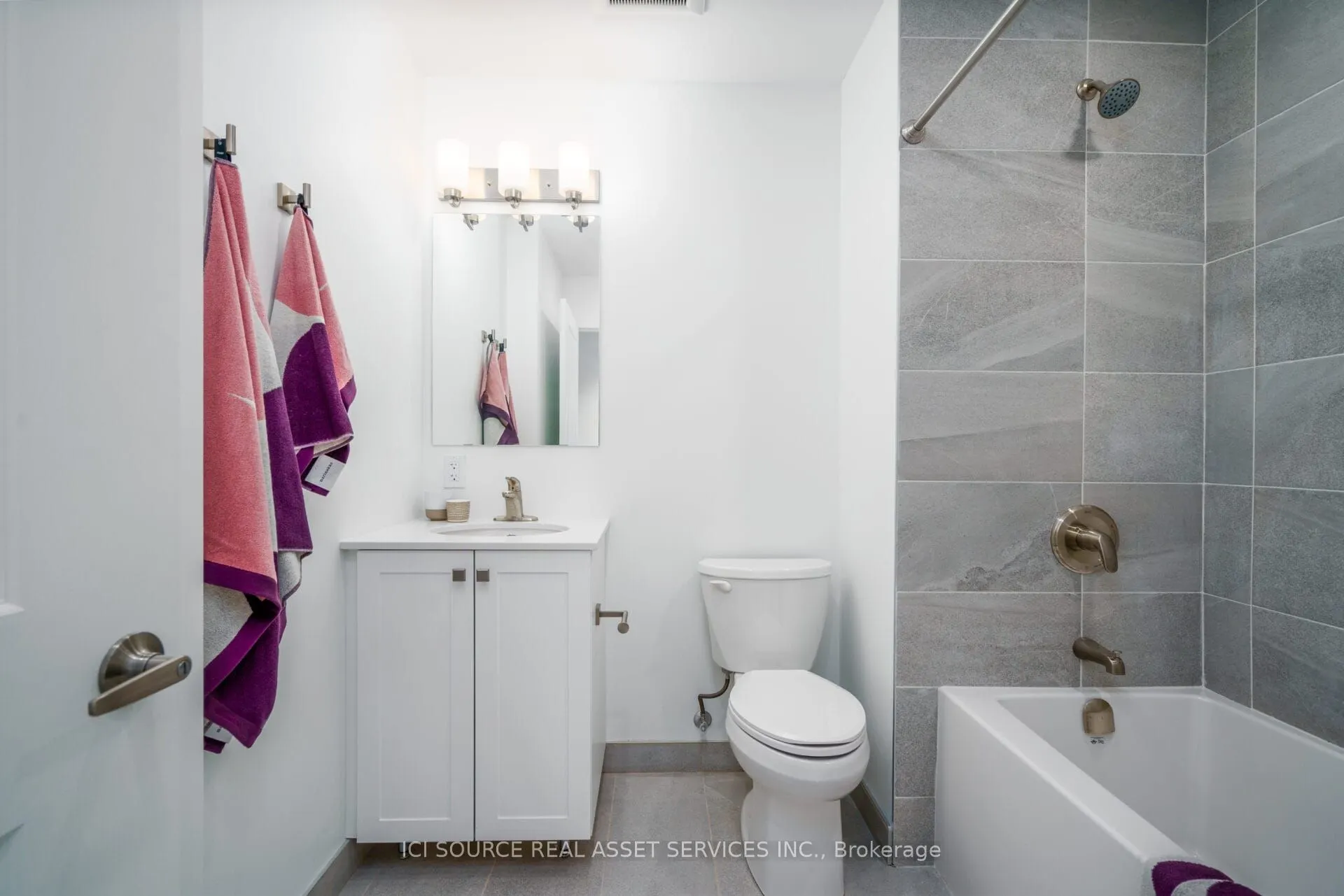 19B West Street N #208