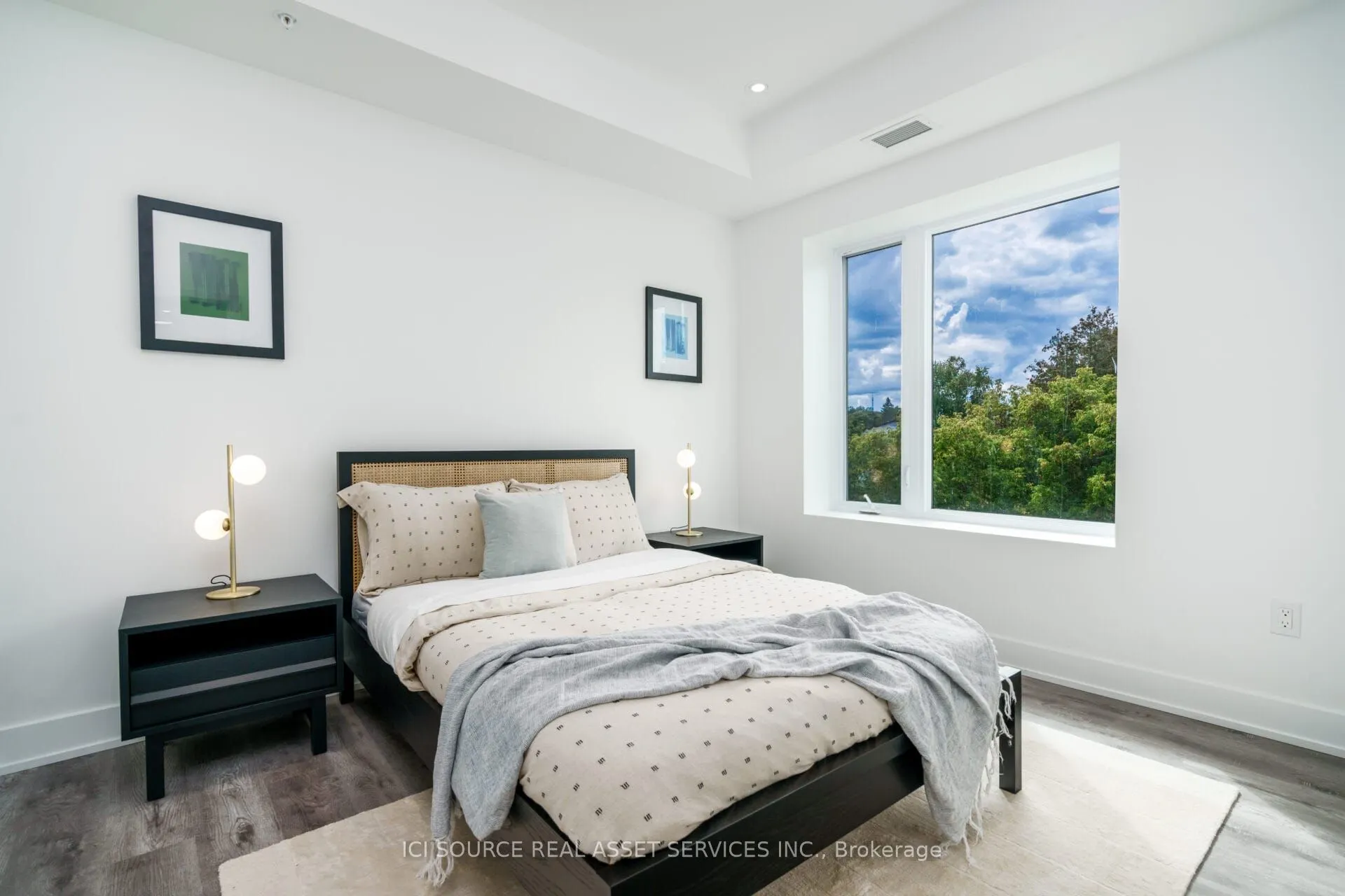 19B West Street N #208