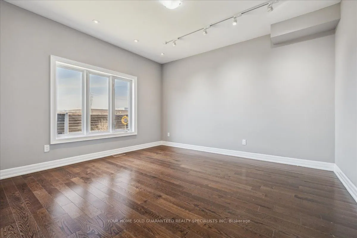 1 Dorchester Boulevard S