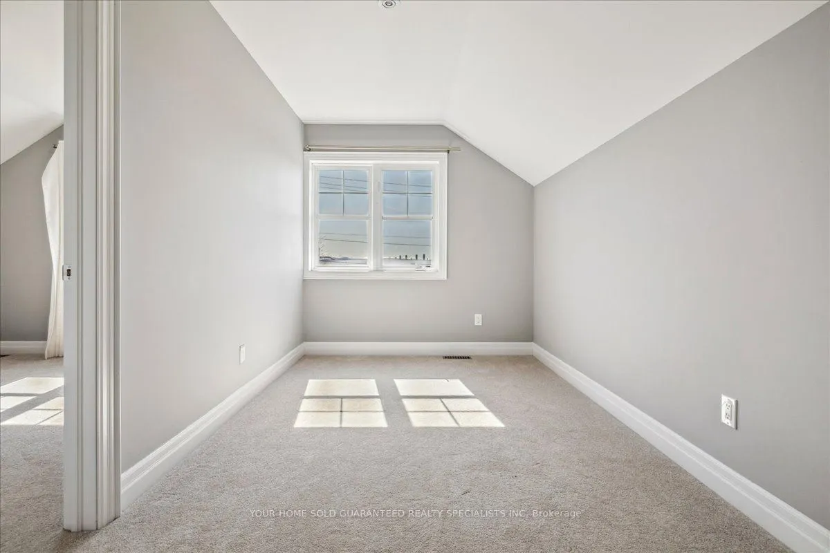 1 Dorchester Boulevard S