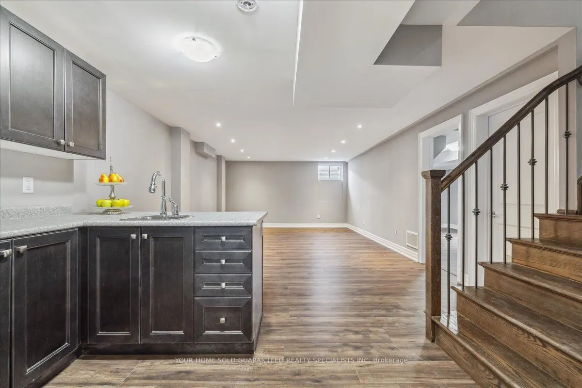 1 Dorchester Boulevard S