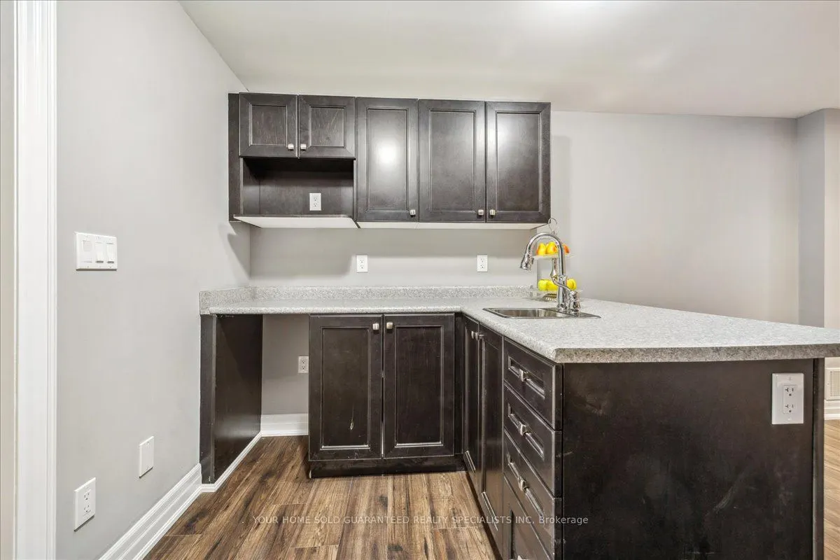 1 Dorchester Boulevard S
