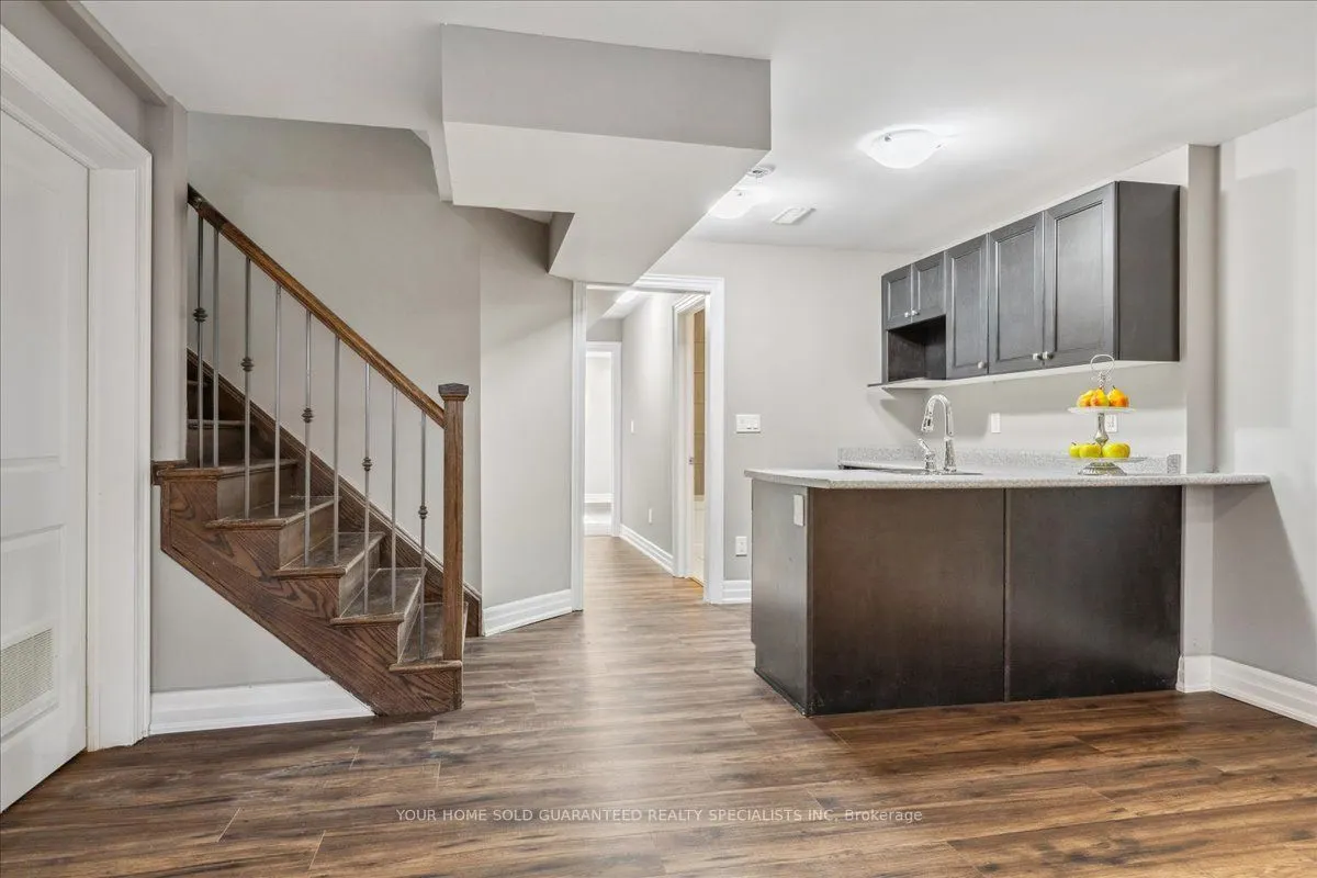 1 Dorchester Boulevard S