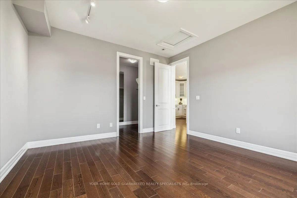 1 Dorchester Boulevard S