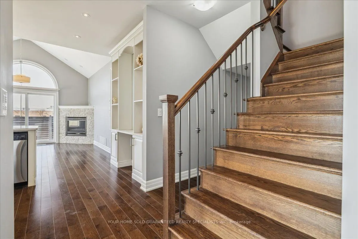 1 Dorchester Boulevard S