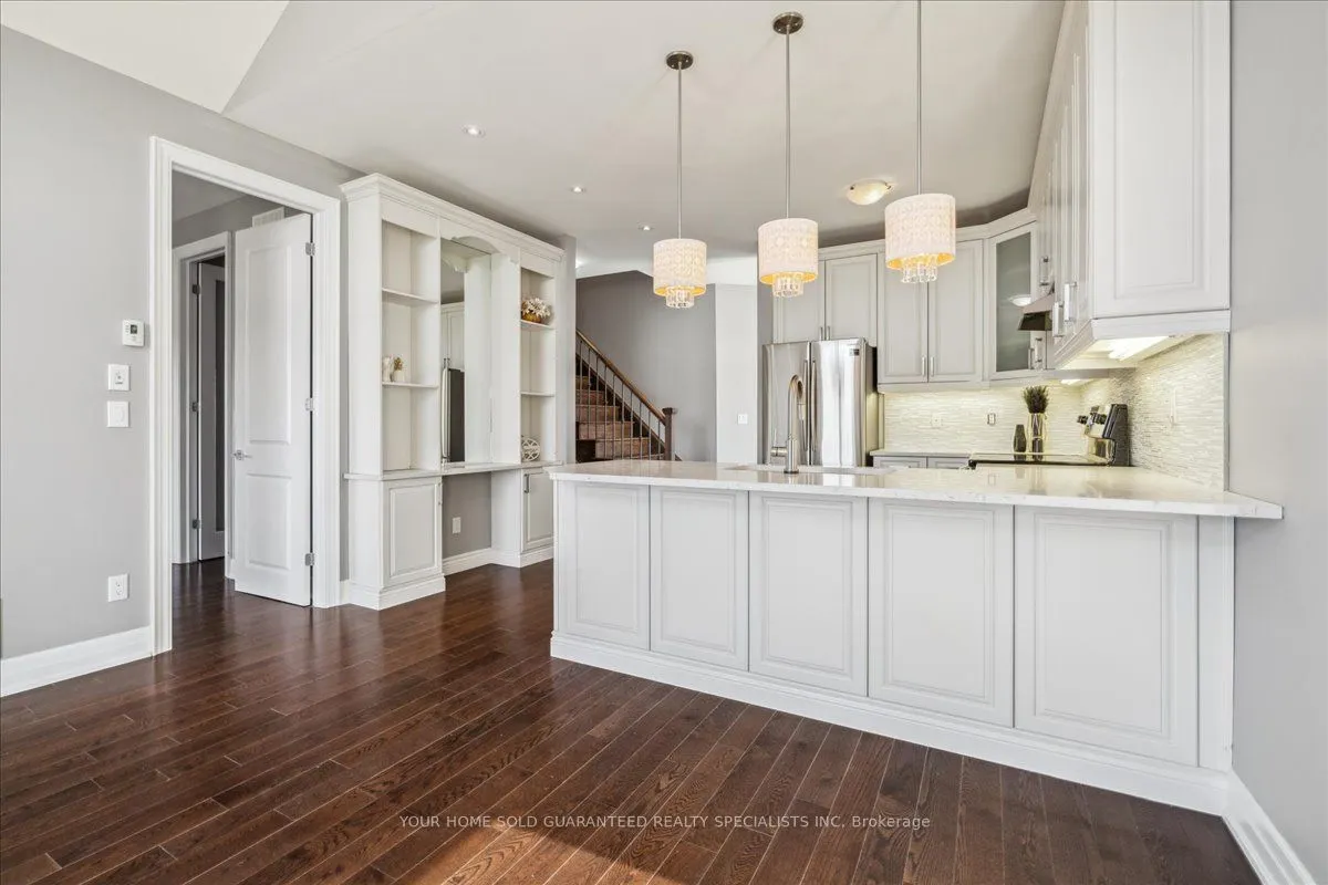 1 Dorchester Boulevard S