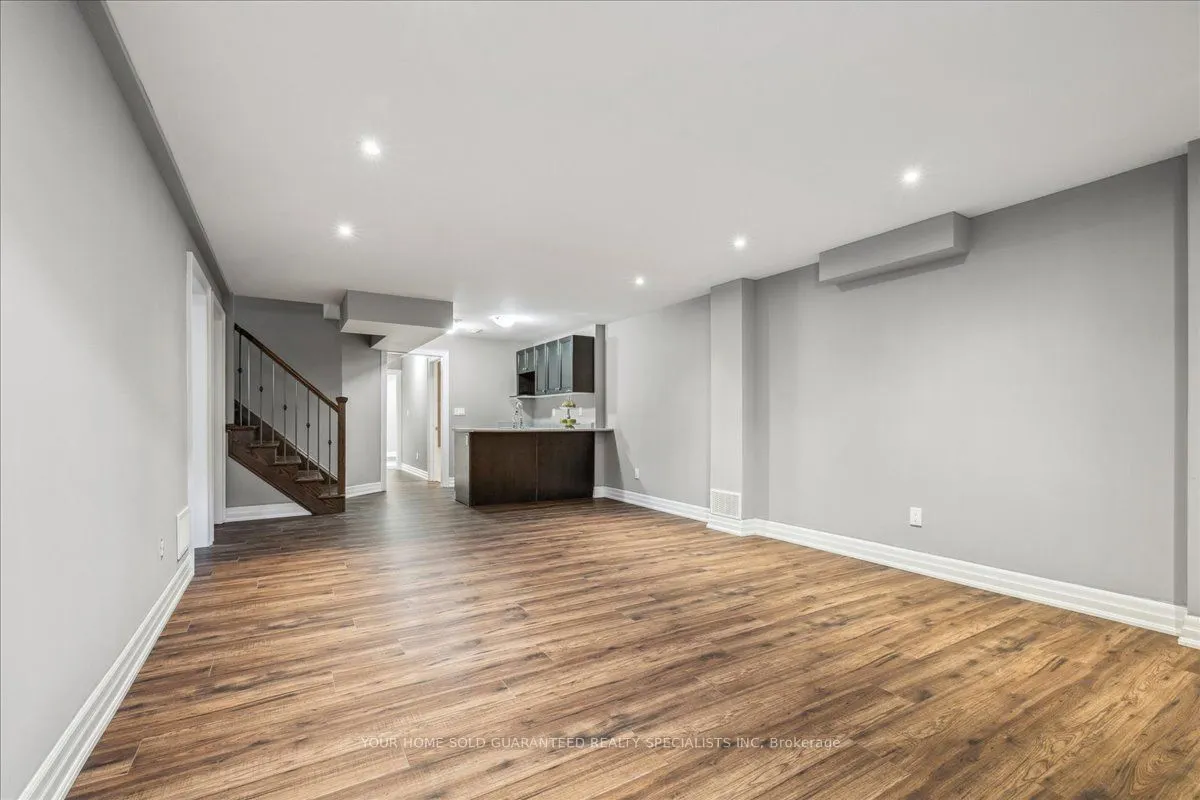 1 Dorchester Boulevard S