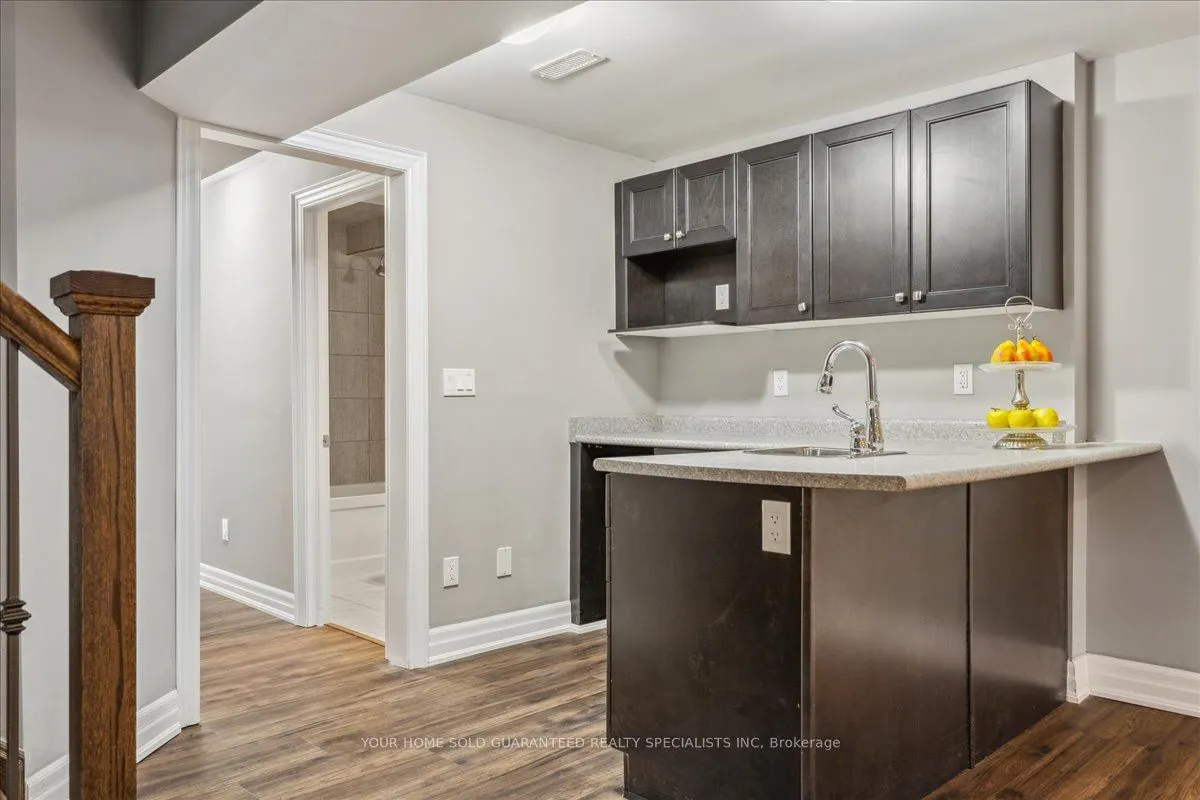 1 Dorchester Boulevard S