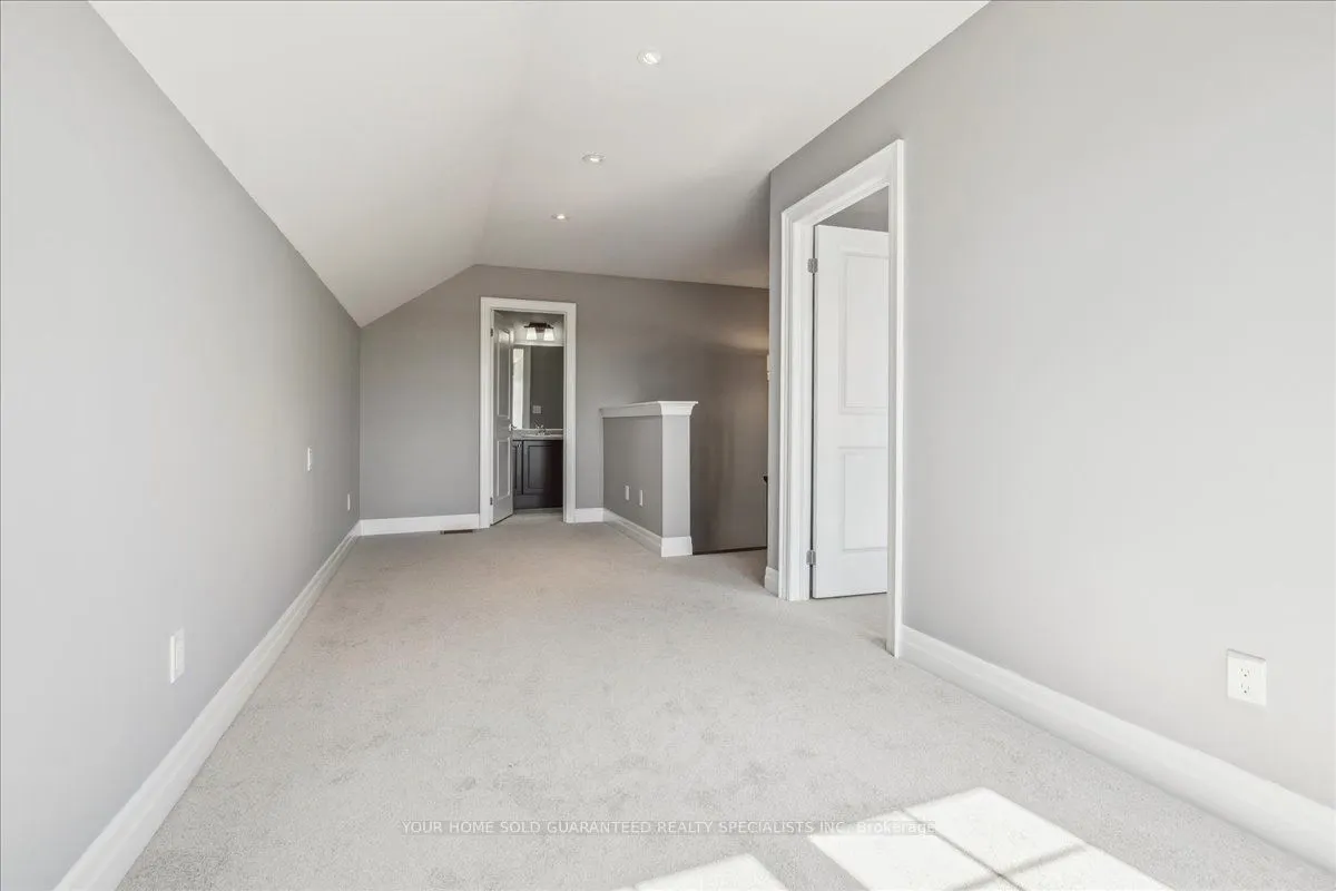 1 Dorchester Boulevard S
