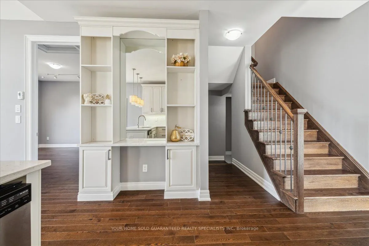 1 Dorchester Boulevard S