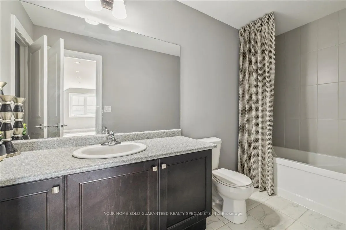 1 Dorchester Boulevard S