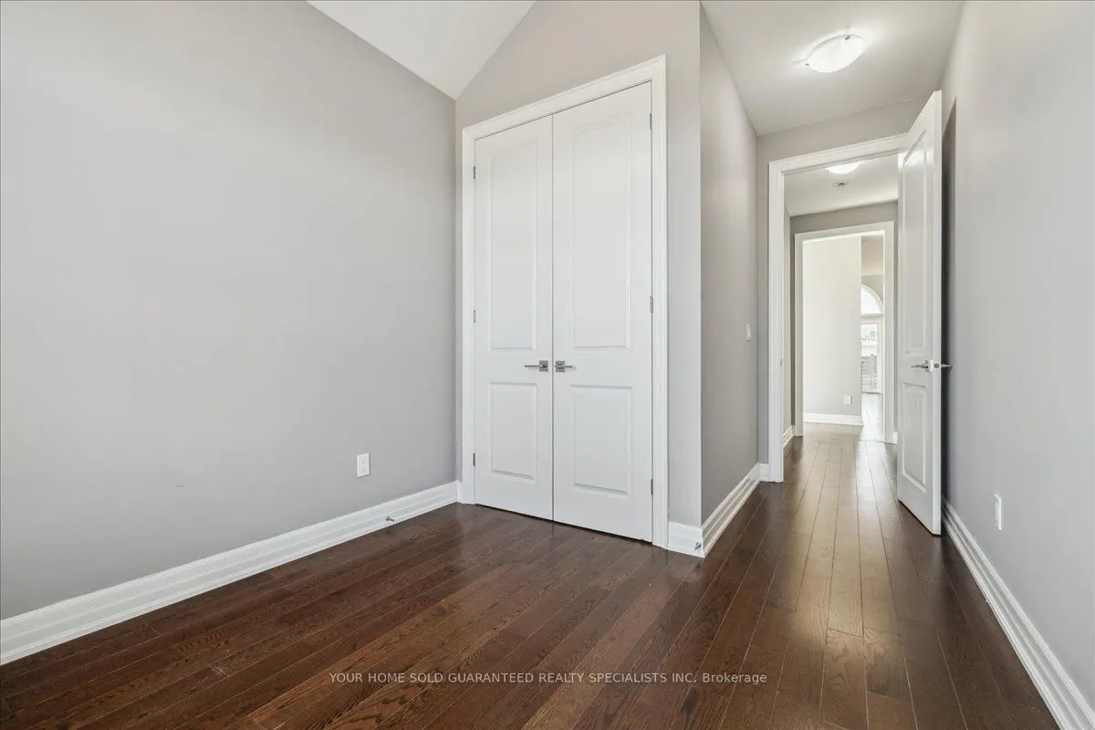 1 Dorchester Boulevard S