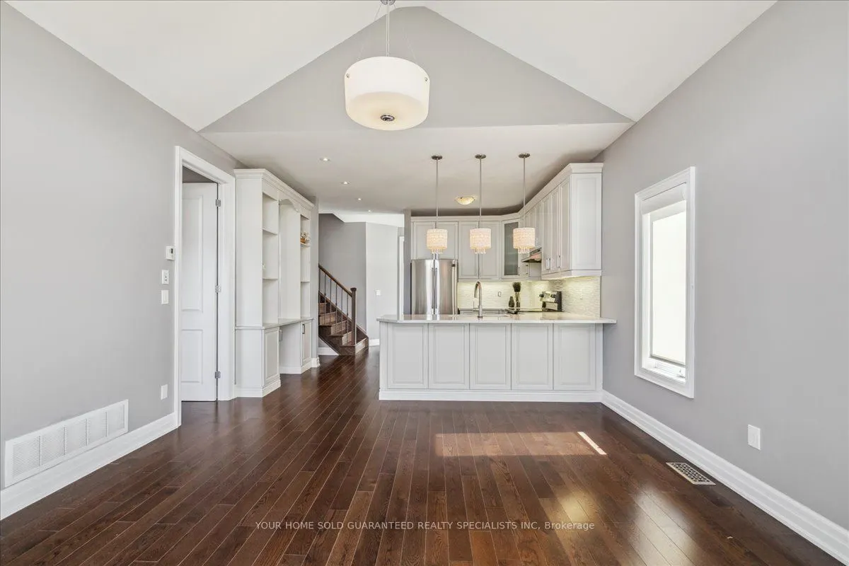 1 Dorchester Boulevard S