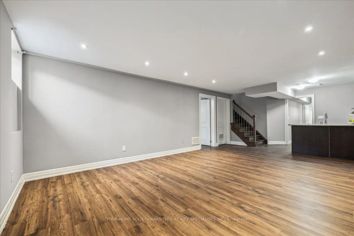 1 Dorchester Boulevard S