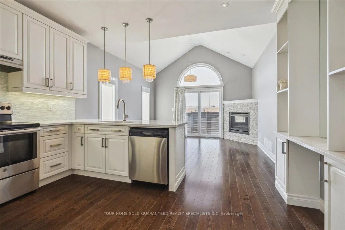 1 Dorchester Boulevard S