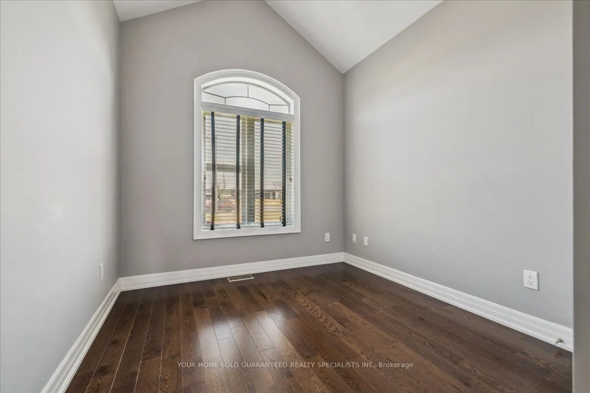 1 Dorchester Boulevard S