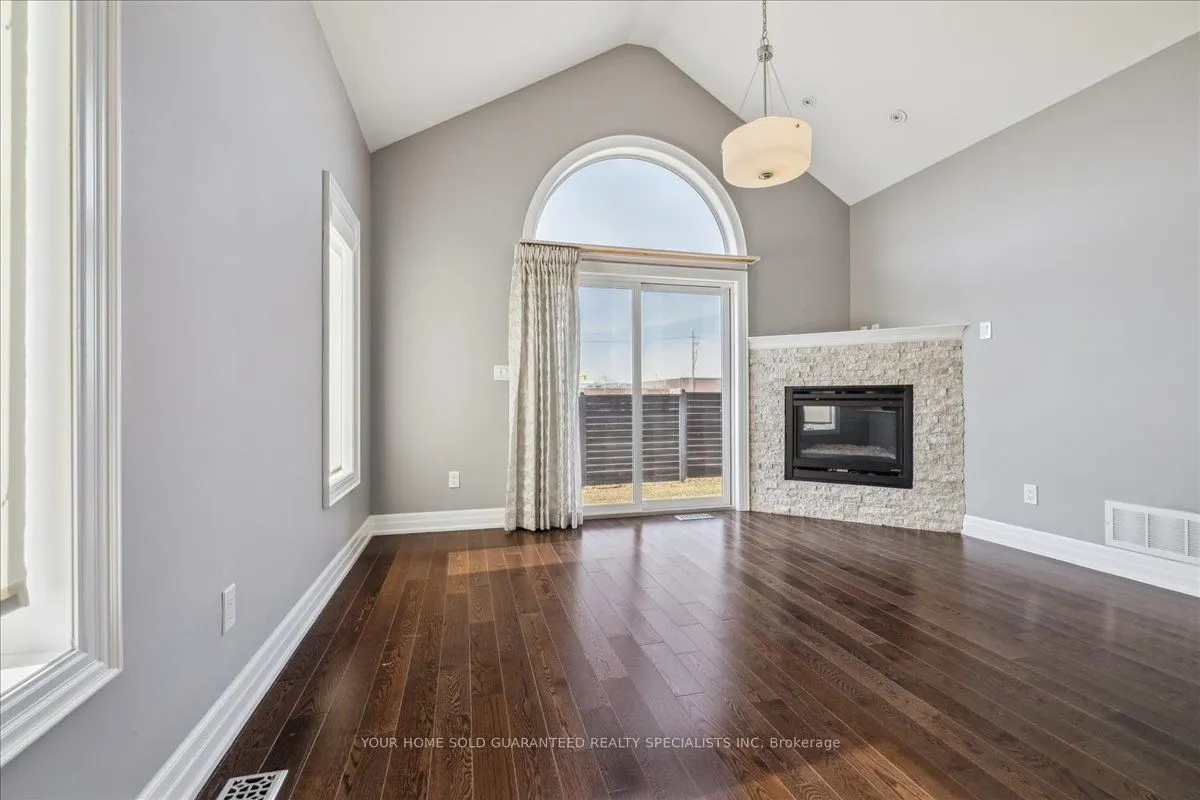 1 Dorchester Boulevard S