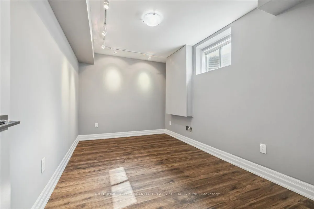 1 Dorchester Boulevard S