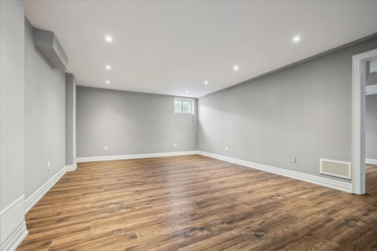1 Dorchester Boulevard S