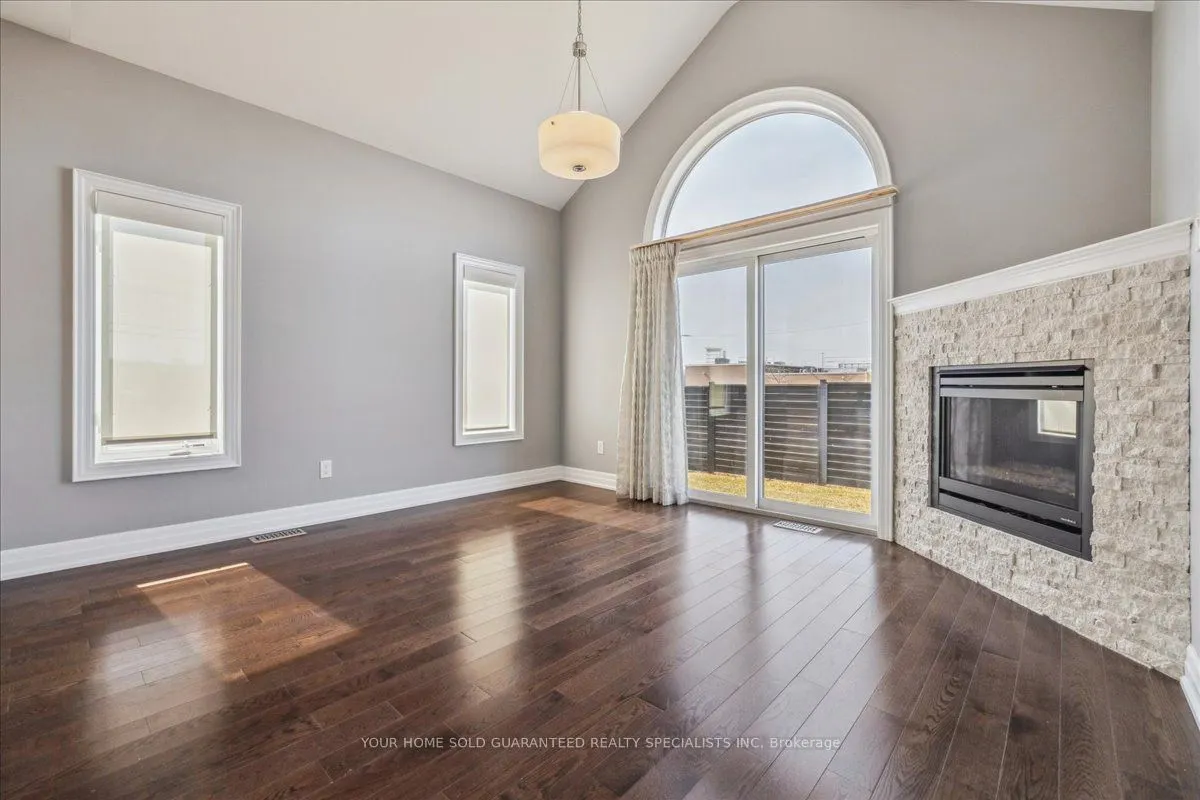 1 Dorchester Boulevard S