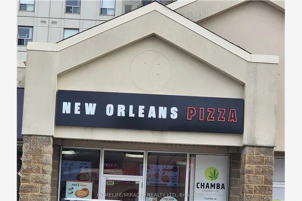 425 University Avenue E