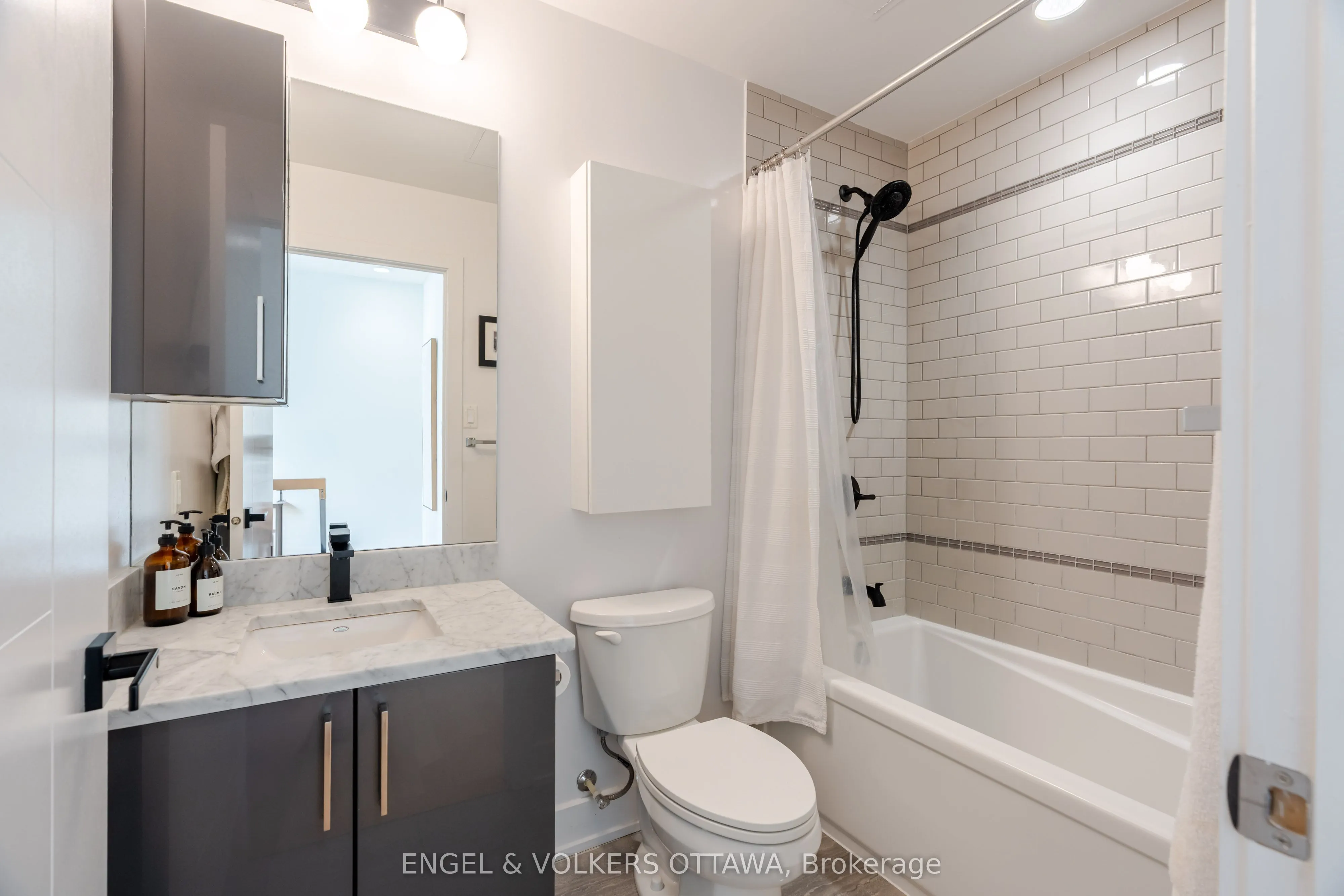 197 Lisgar Street #218