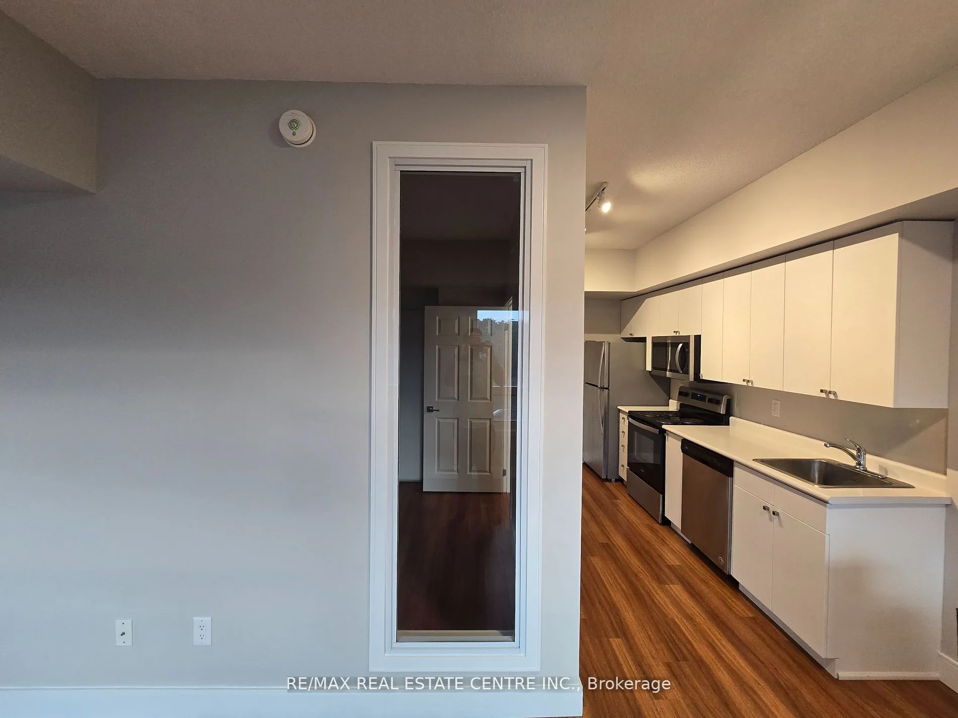 1 Wellington Street #207