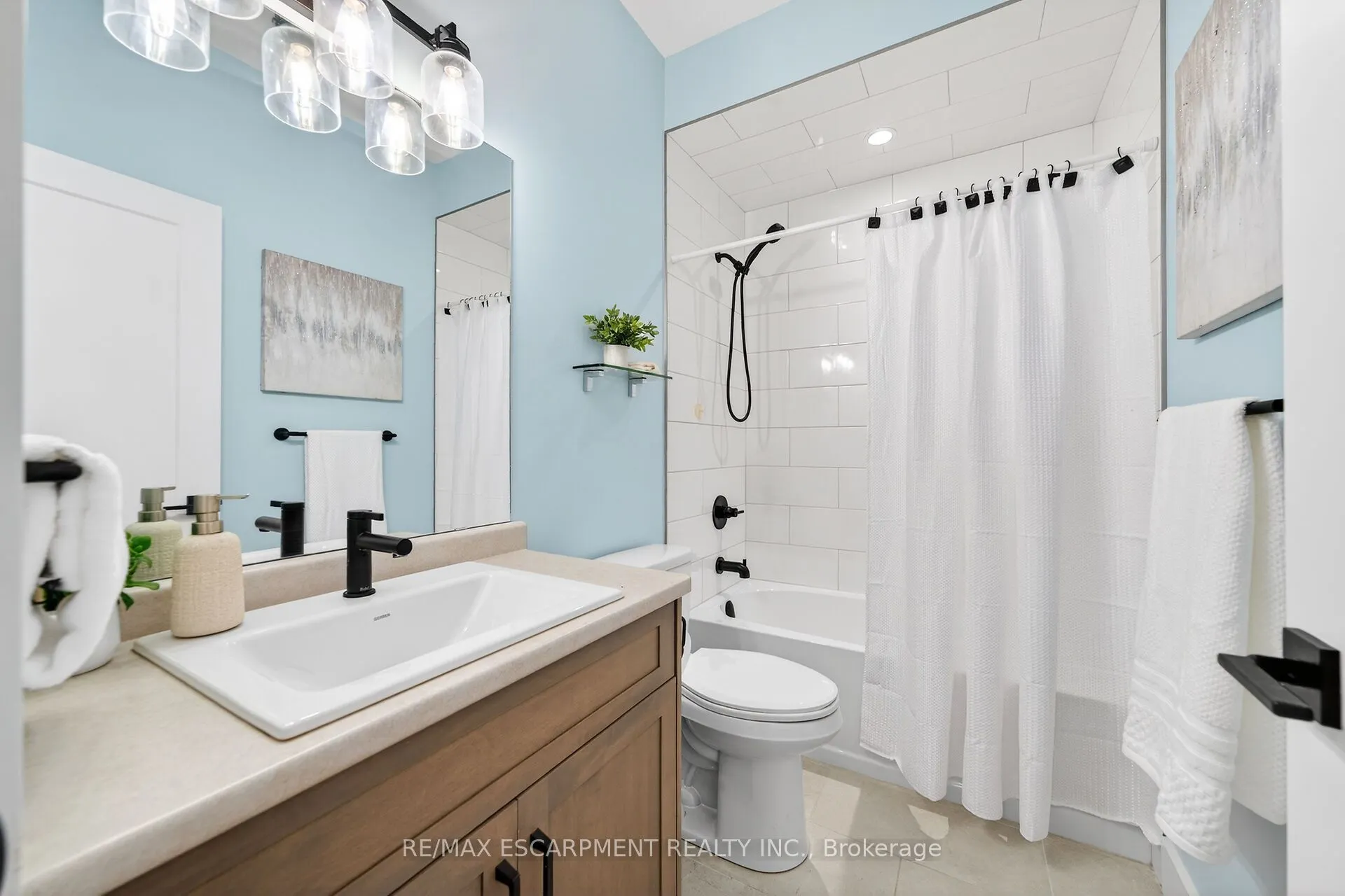 24 CRADDOCK Boulevard #23