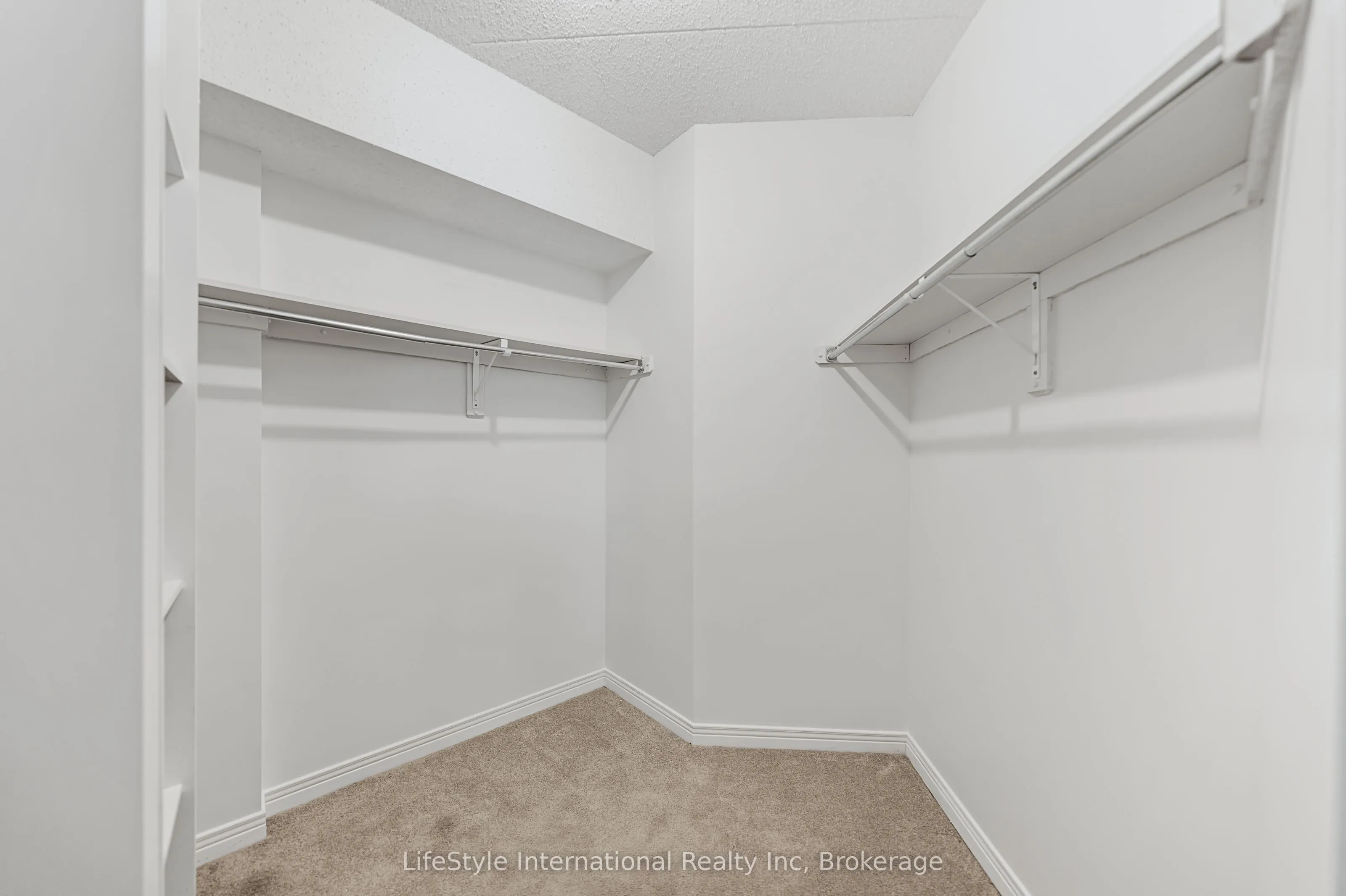 208 Silvercreek Parkway N #205