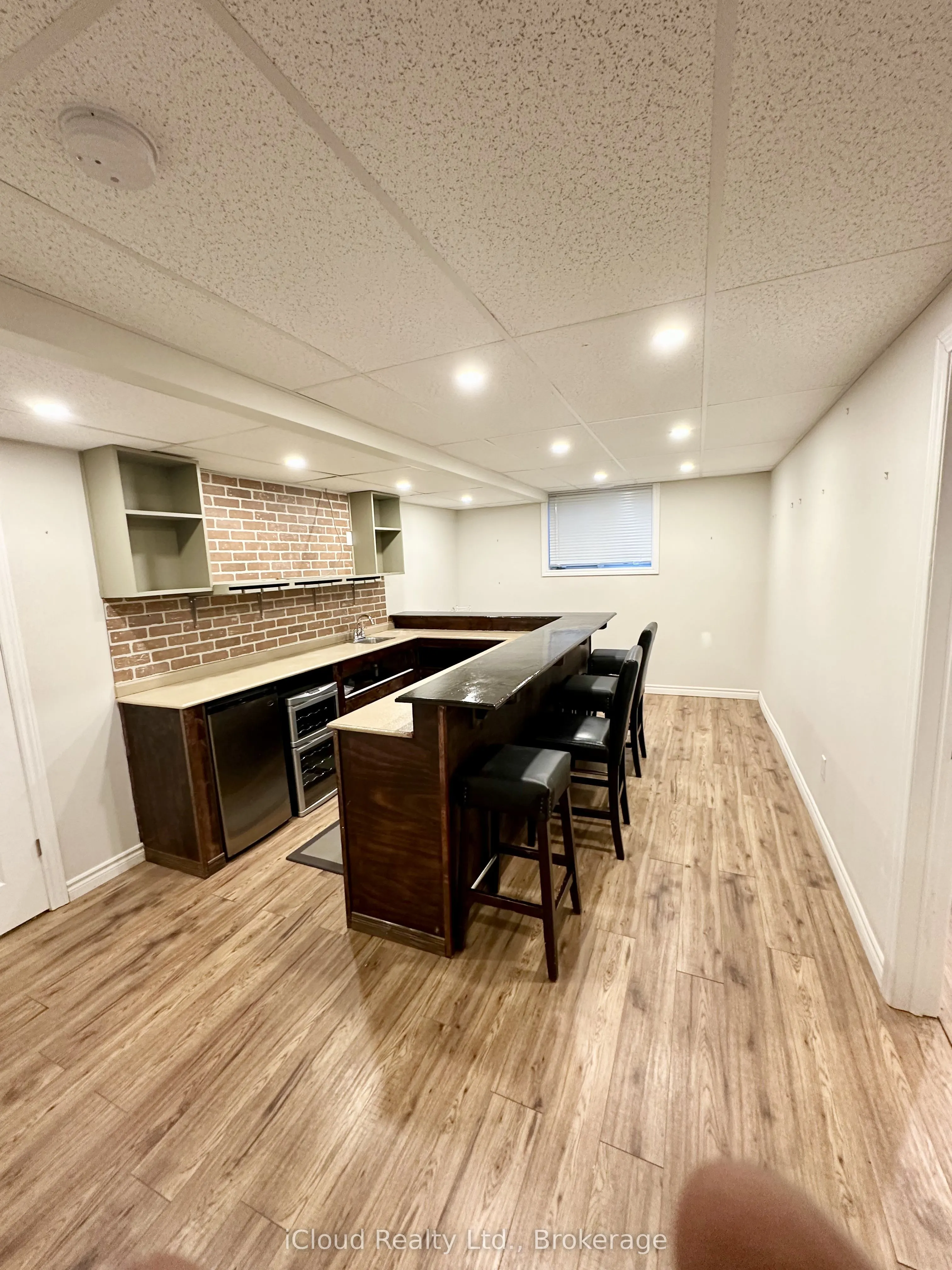 86 GLENDALE Drive E